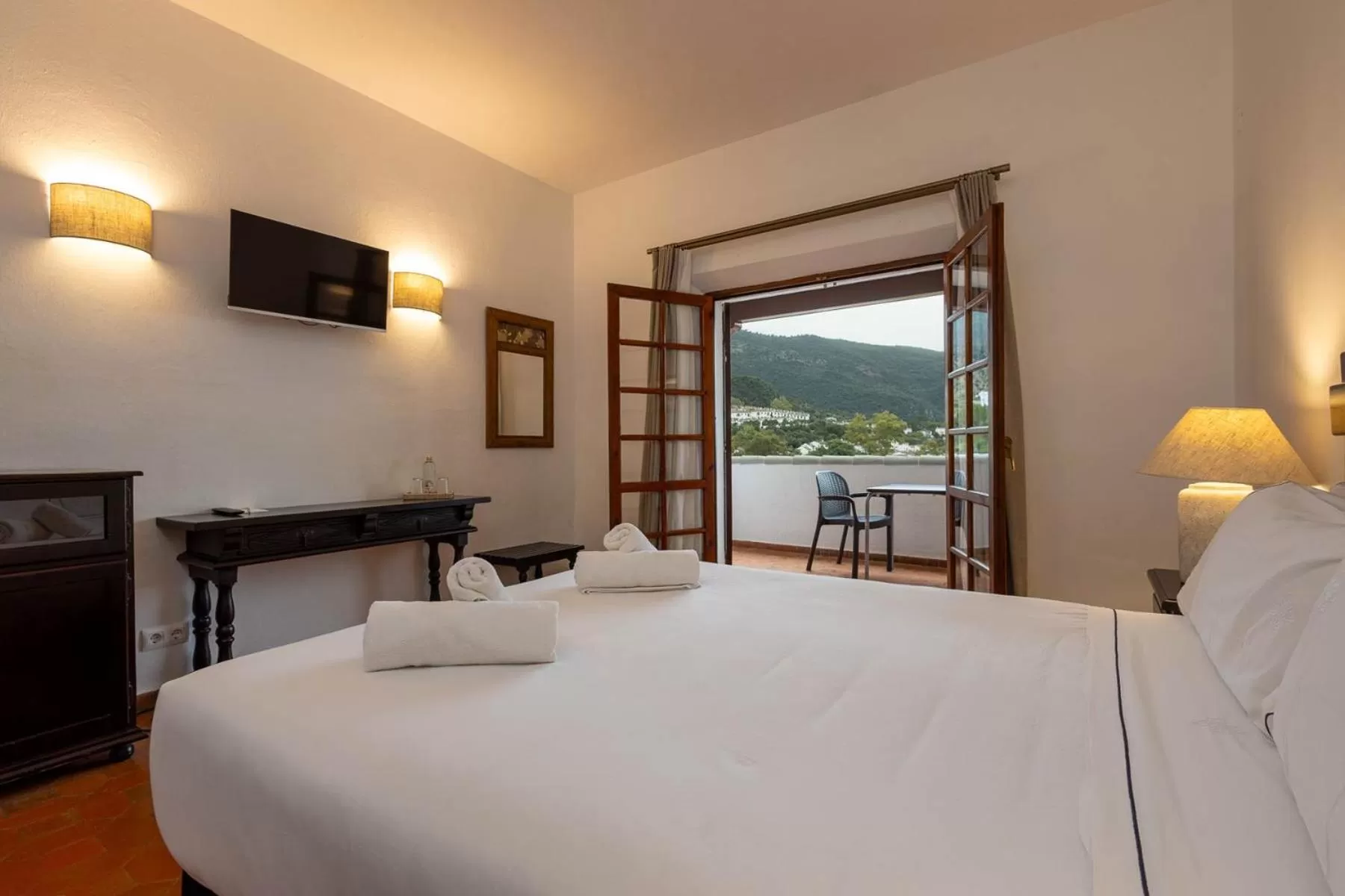 Bedroom, Bed in Hotel Tugasa Las Truchas