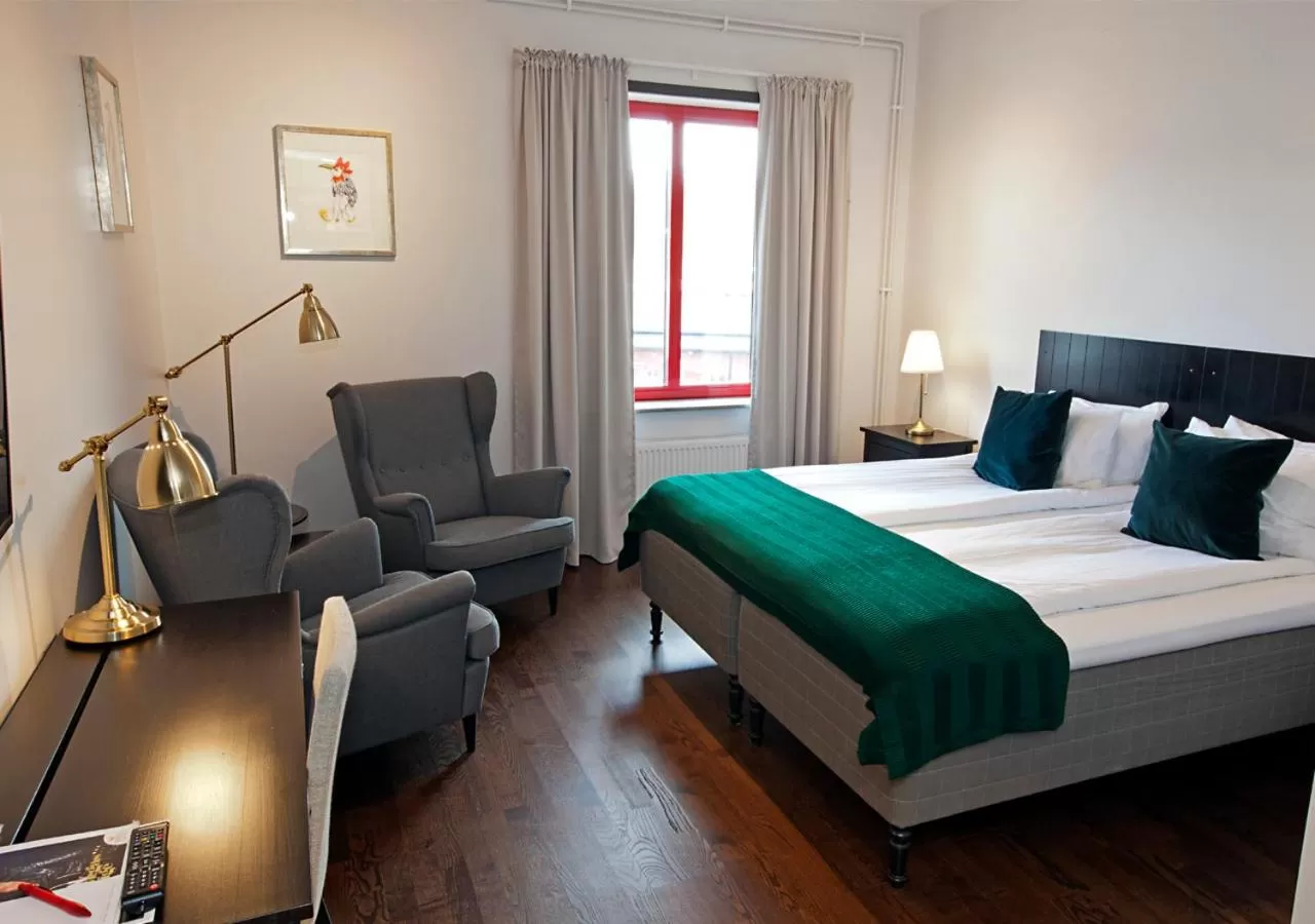 Photo of the whole room, Bed in Rasta Grums