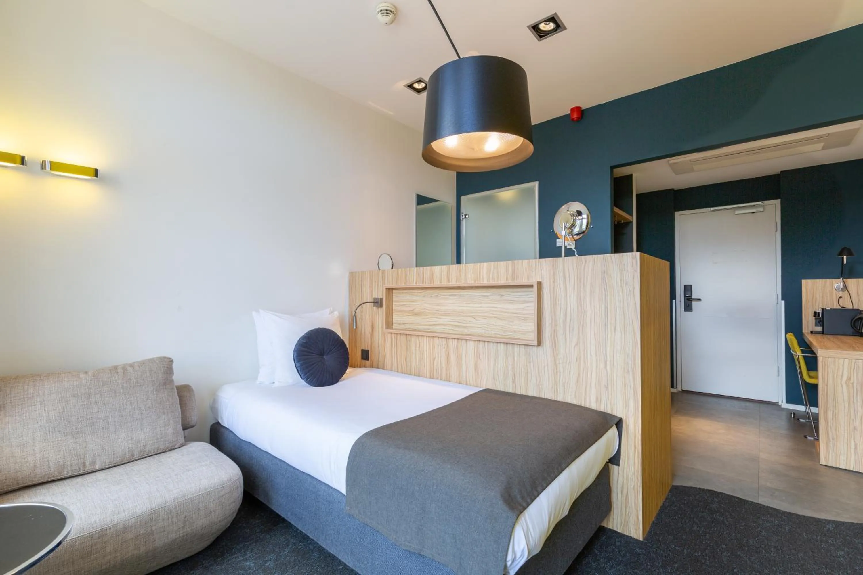 Bedroom, Bed in Amrâth Berghotel Amersfoort