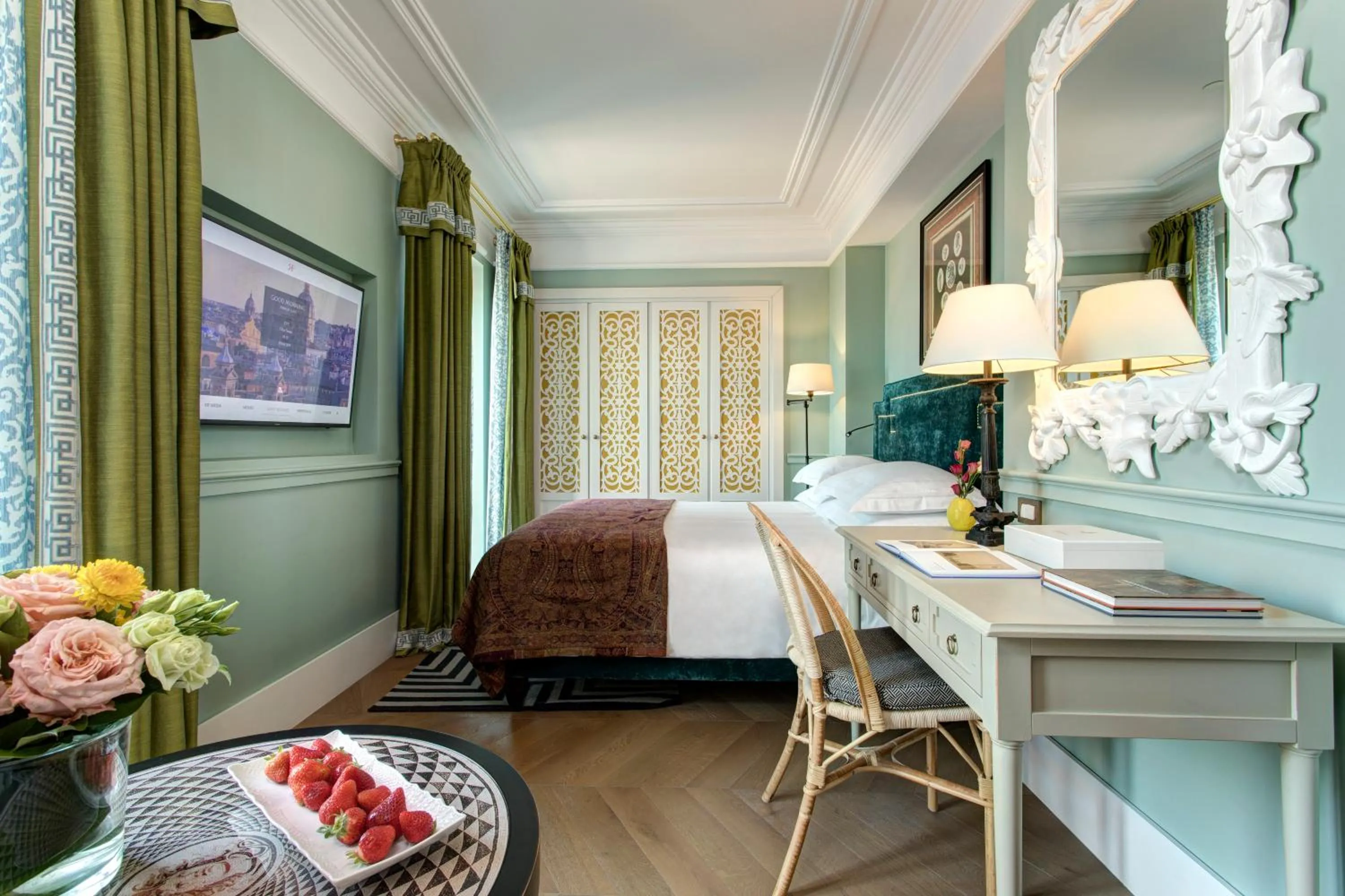 Photo of the whole room, Bed in Rocco Forte Hotel De La Ville