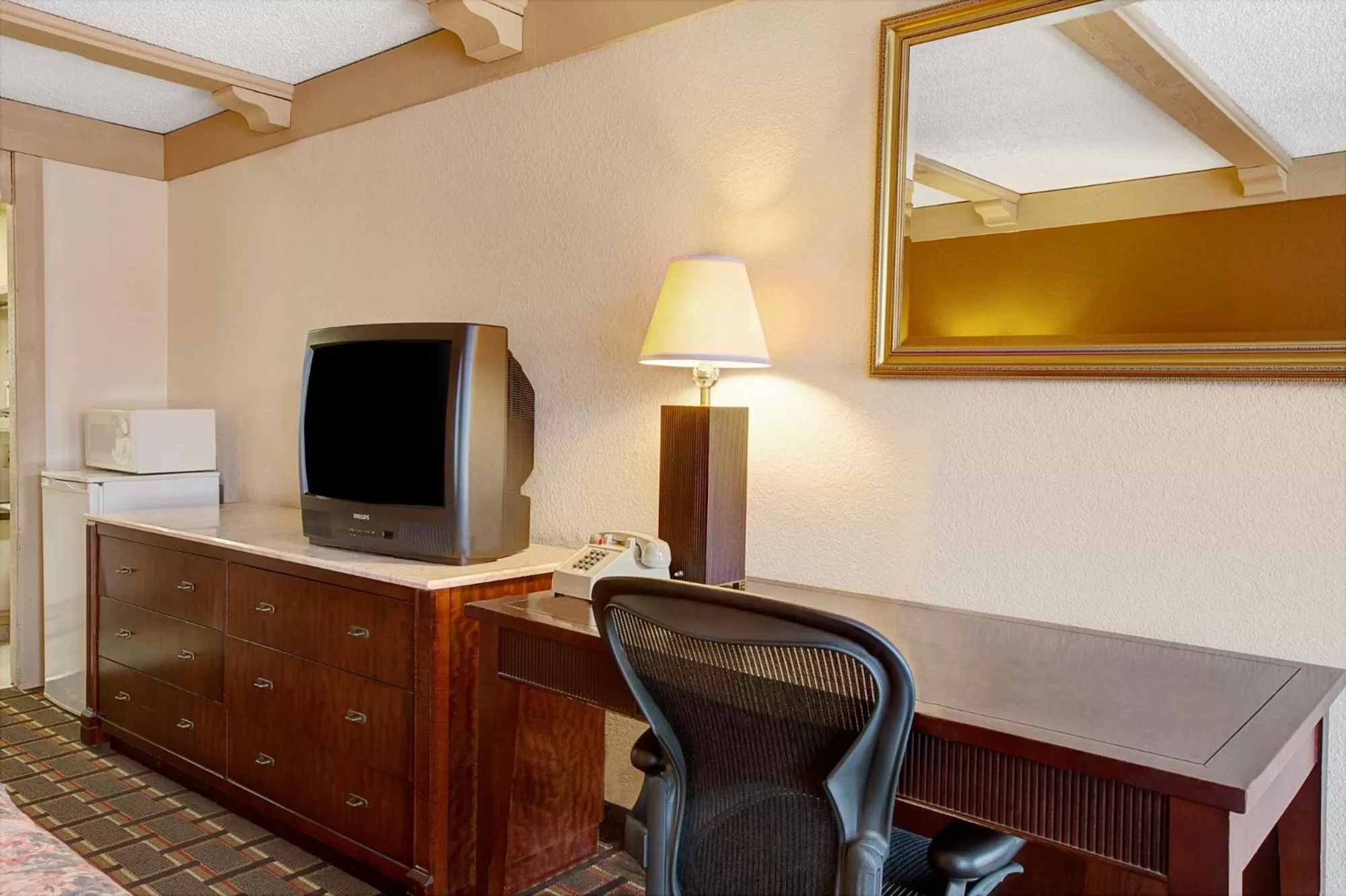 Photo of the whole room in Knights Inn Greensburg