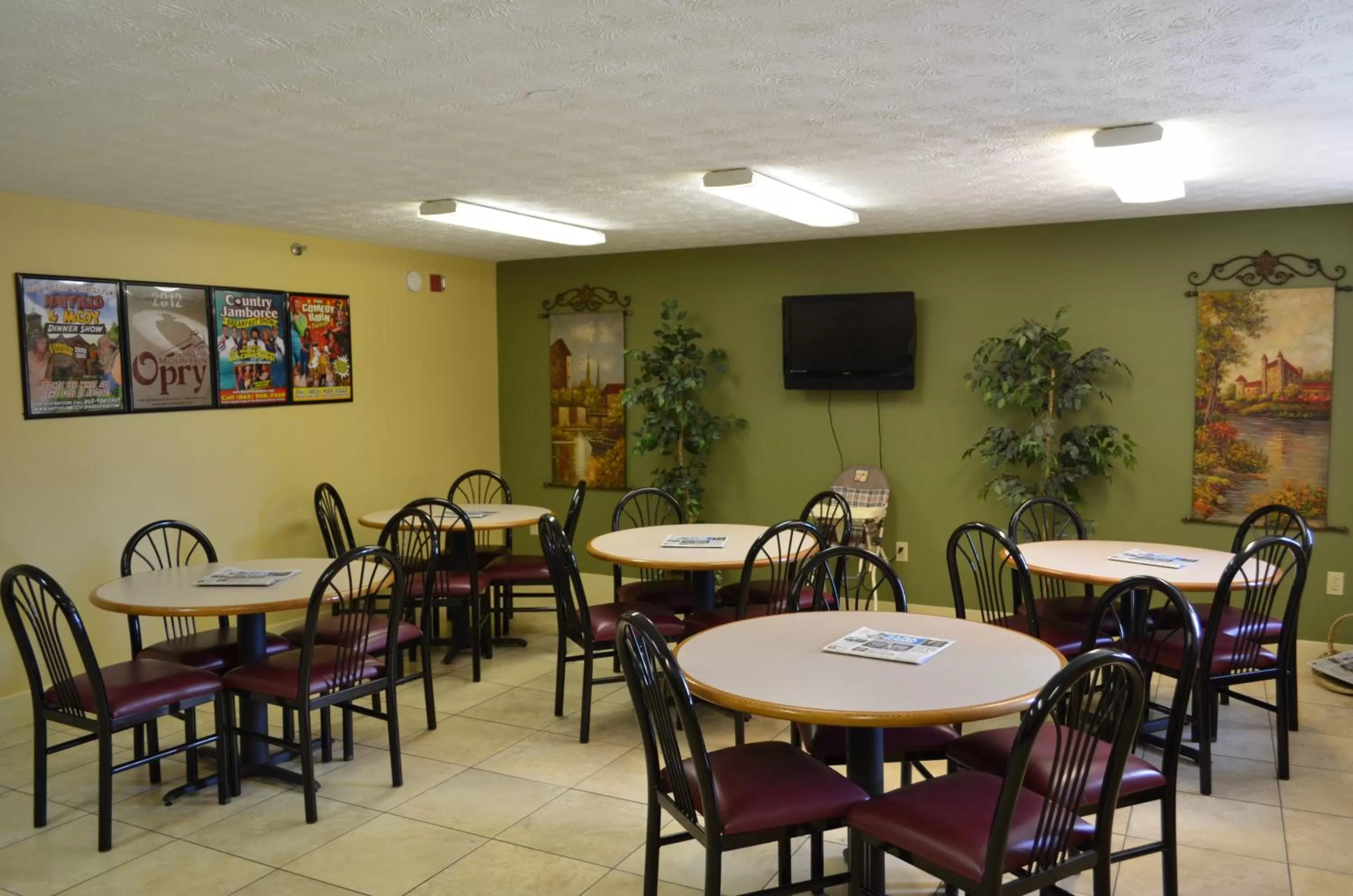 Restaurant/places to eat in Baymont by Wyndham Pigeon Forge near Island Drive