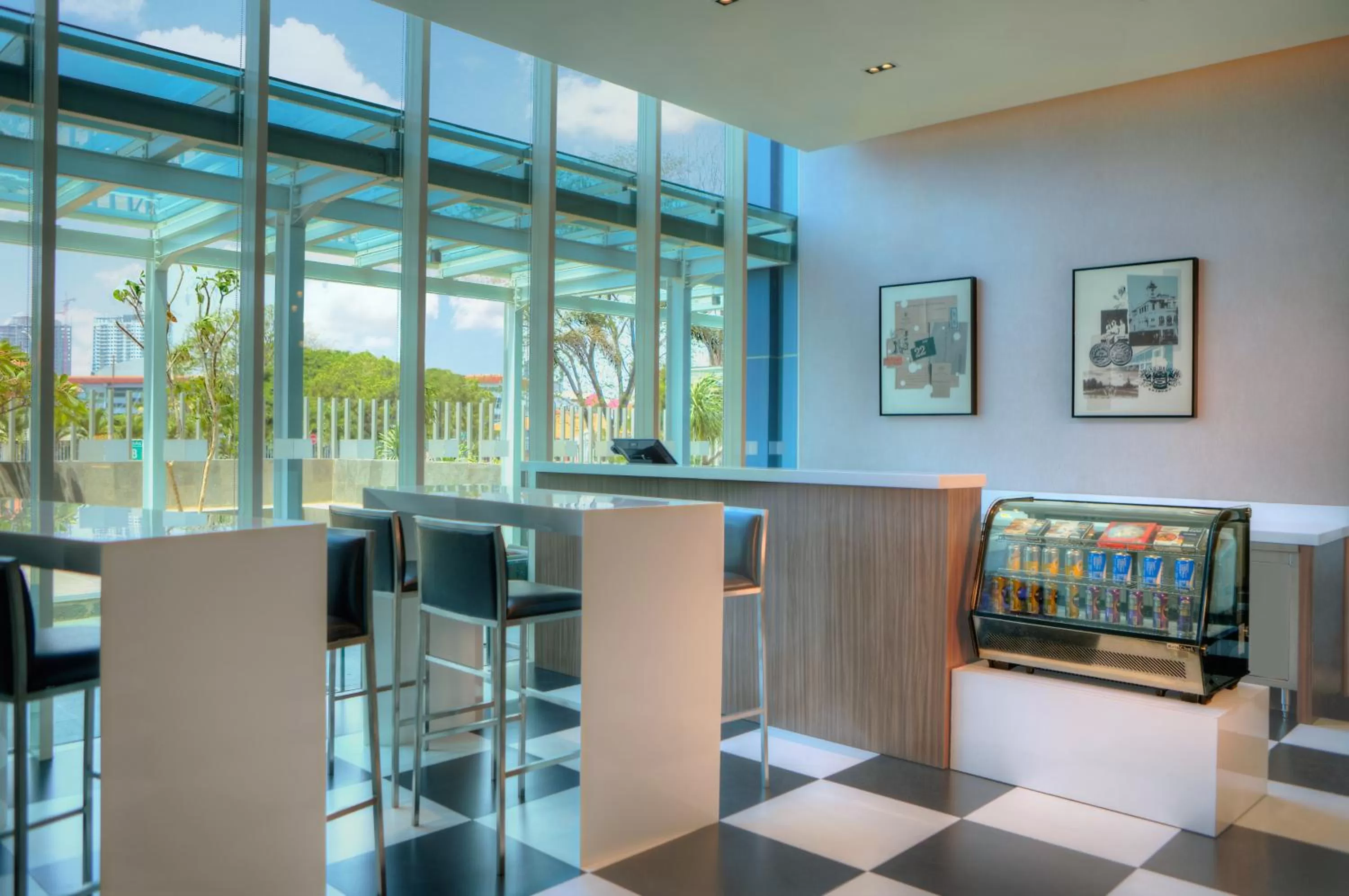 Restaurant/places to eat in Holiday Inn Express Jakarta International Expo by IHG