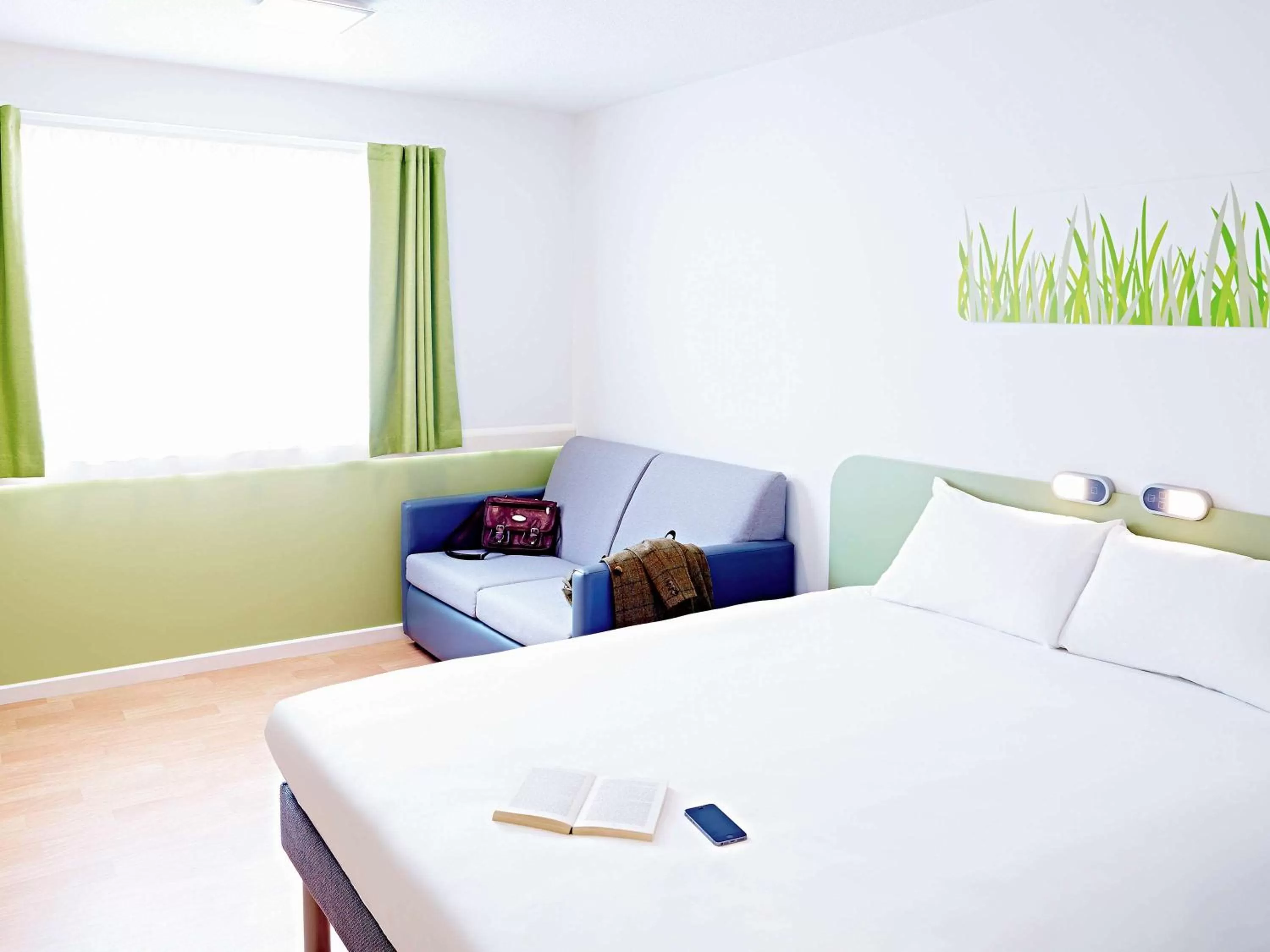 Photo of the whole room, Bed in Warrington Motel, J20 M6 Lymm Services