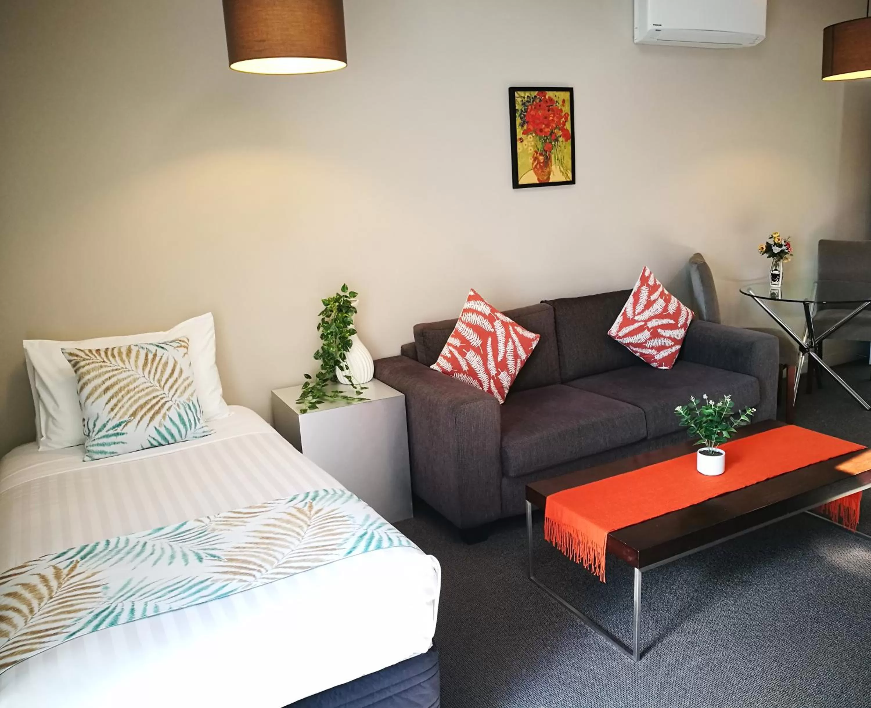 Living room in Belmont Motor Inn