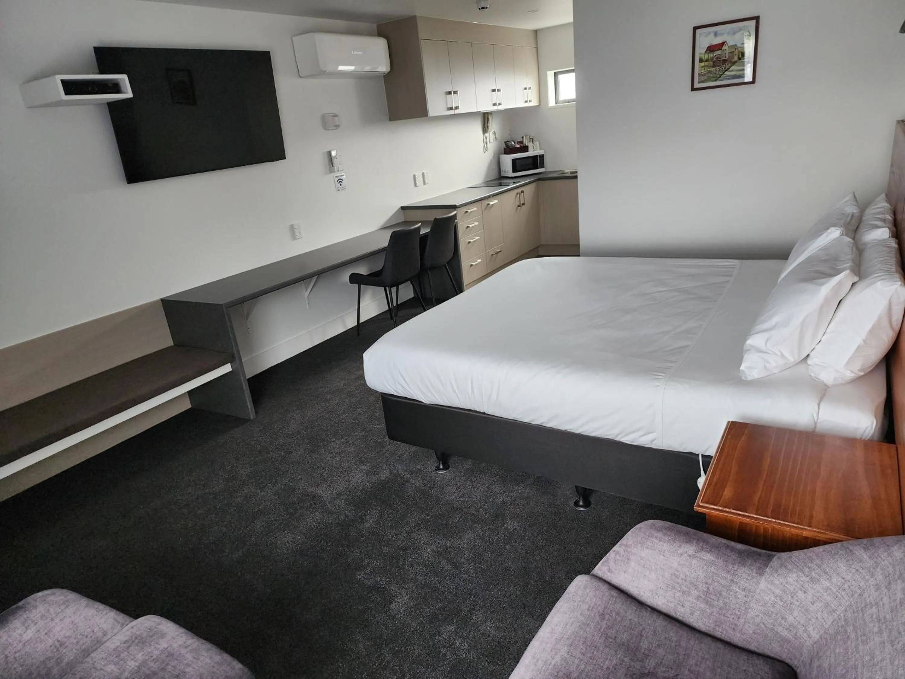 Bed in Auto Lodge Motel