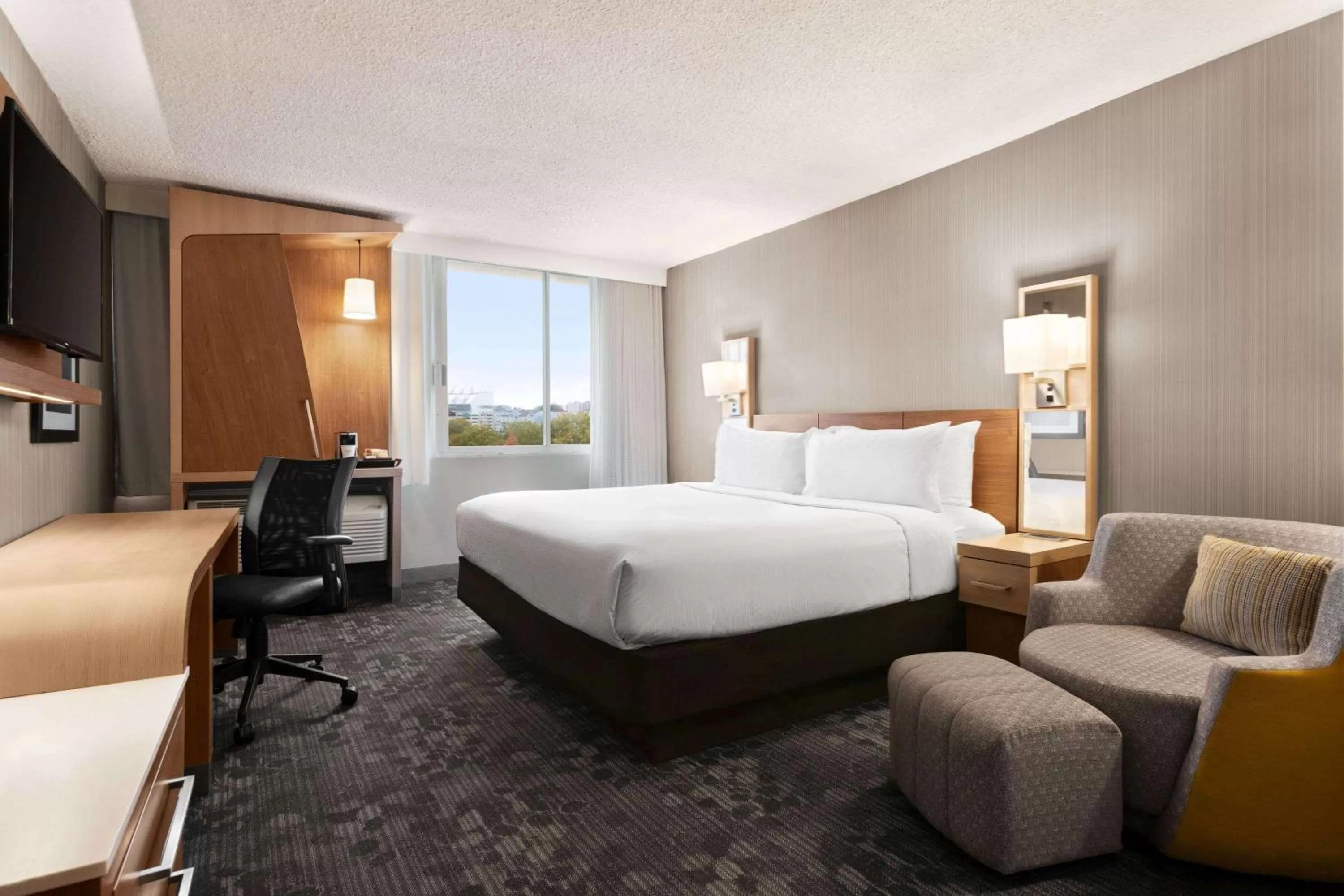 Photo of the whole room, Bed in Wyndham Garden at Niagara Falls