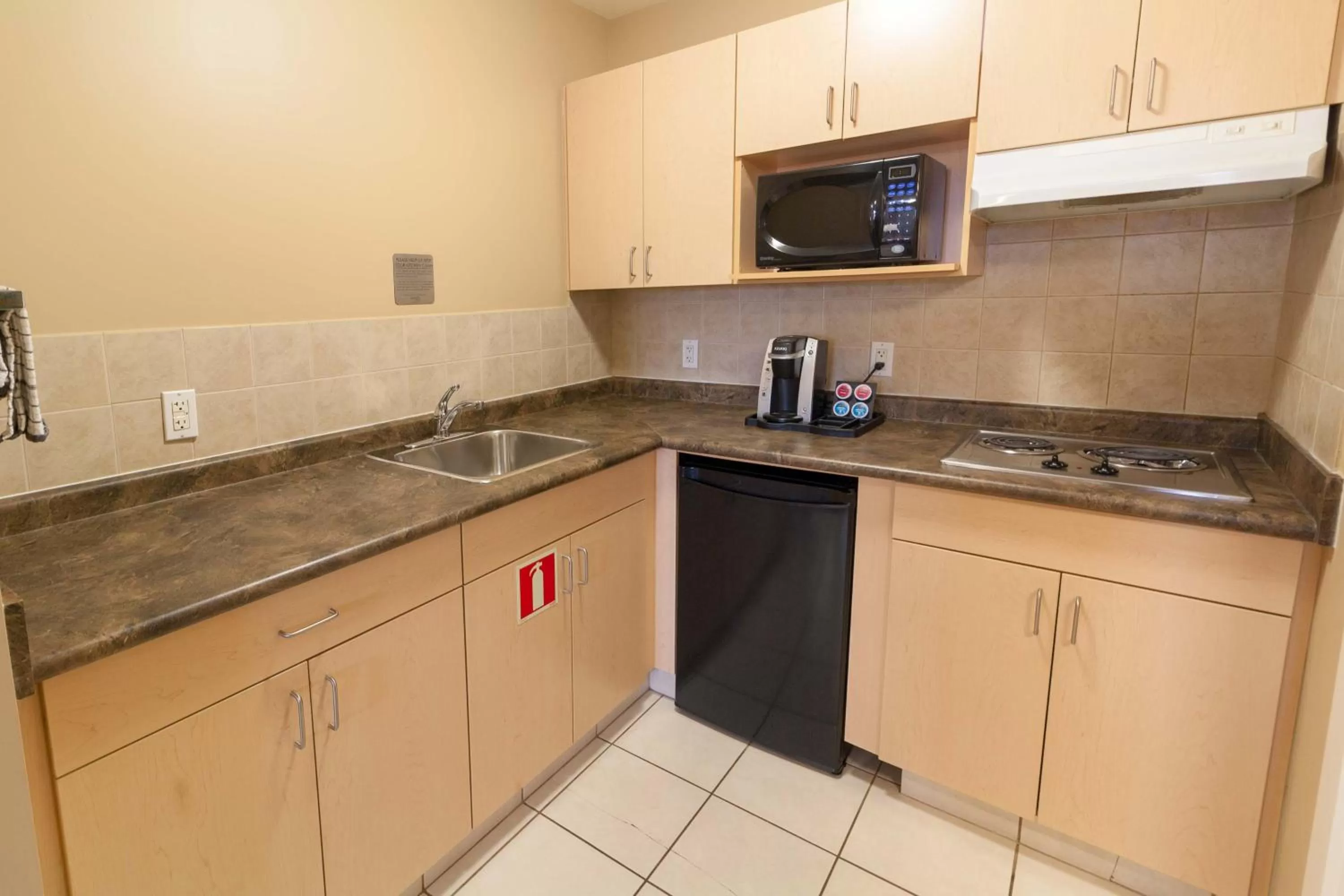 Kitchen or kitchenette in BCMInns - Fort McMurray - Rusty's