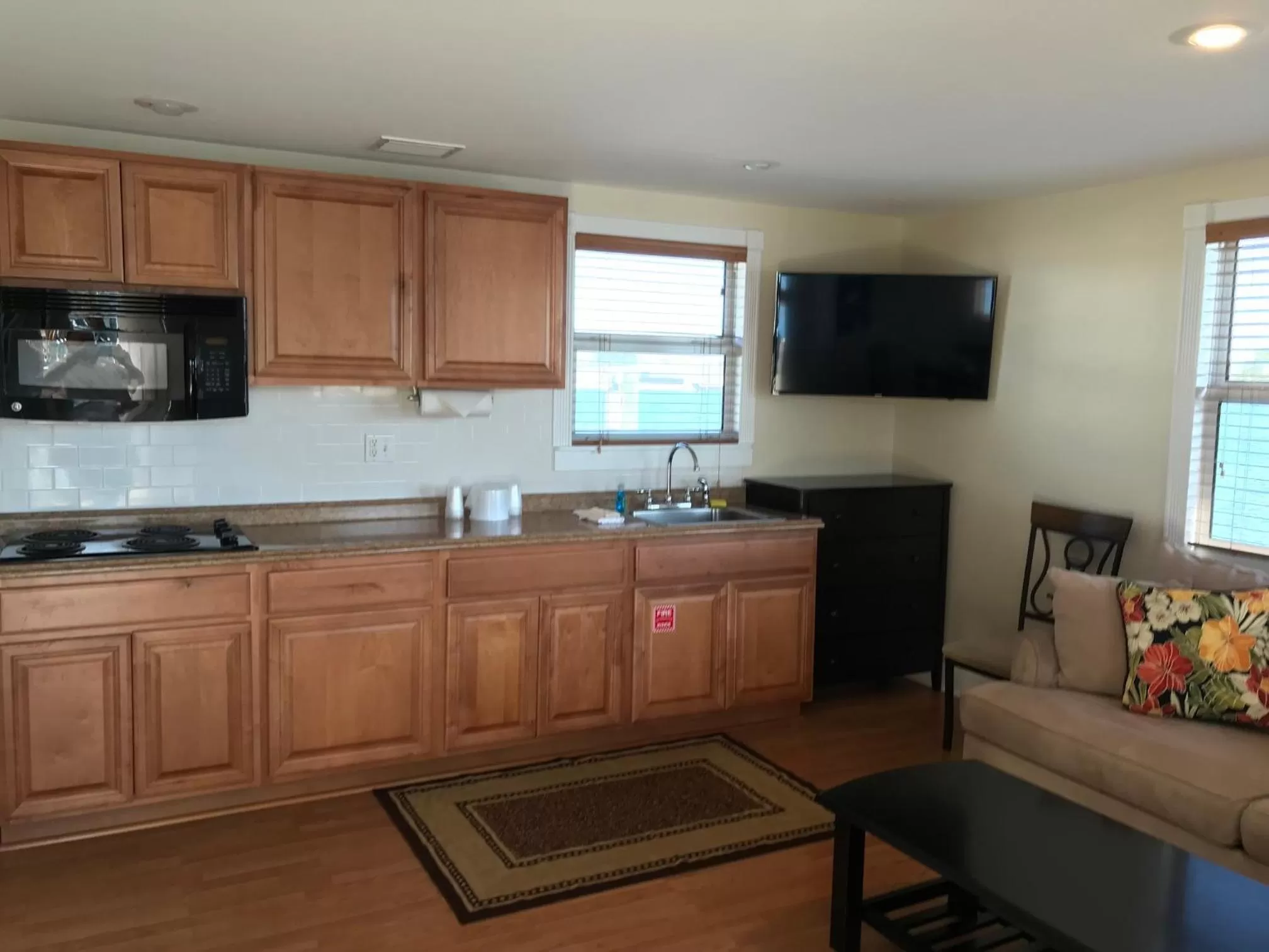 Kitchen or kitchenette in Harborside Motel & Marina