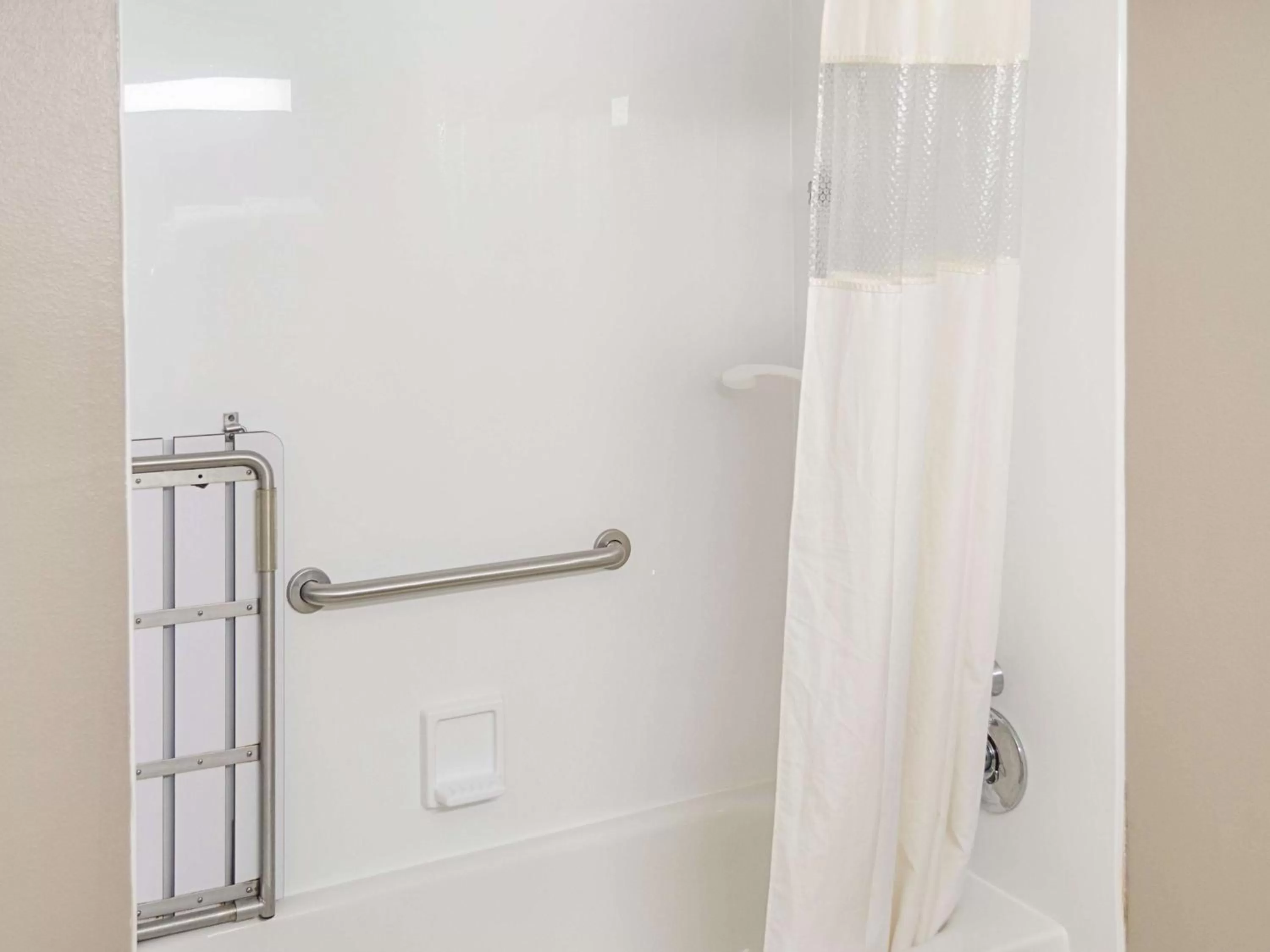 Photo of the whole room in La Quinta by Wyndham Biloxi