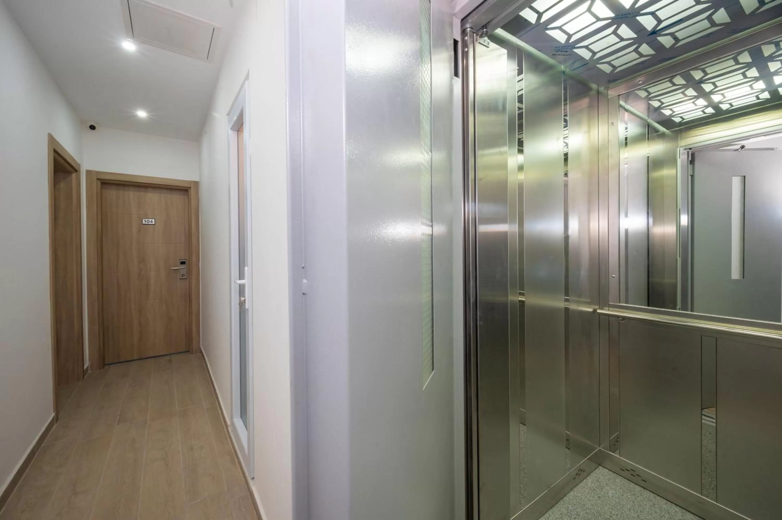 elevator in Okda Hotel