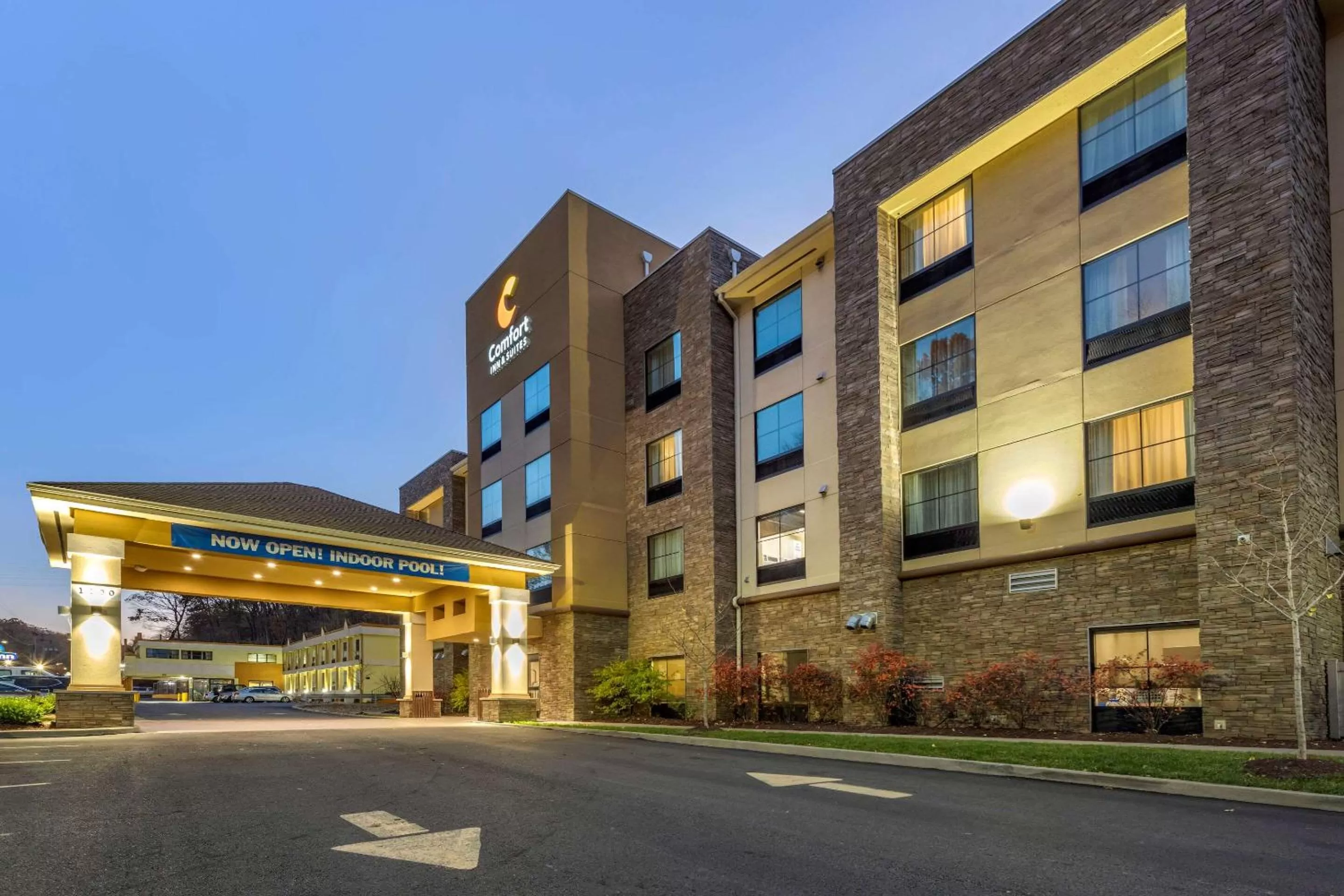 Property building in Comfort Inn & Suites Pittsburgh South