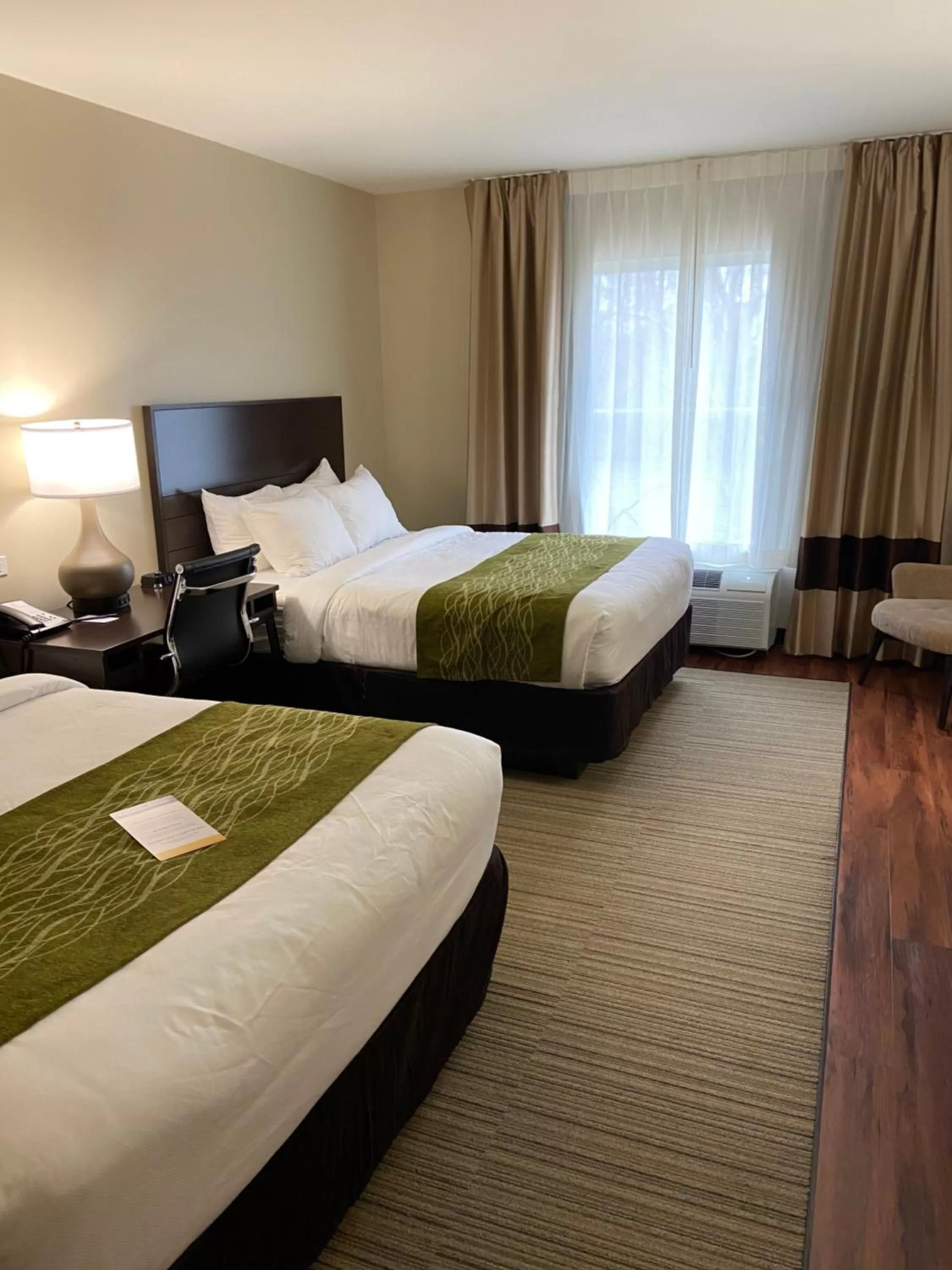 Photo of the whole room, Bed in Comfort Inn Connellsville Riverview