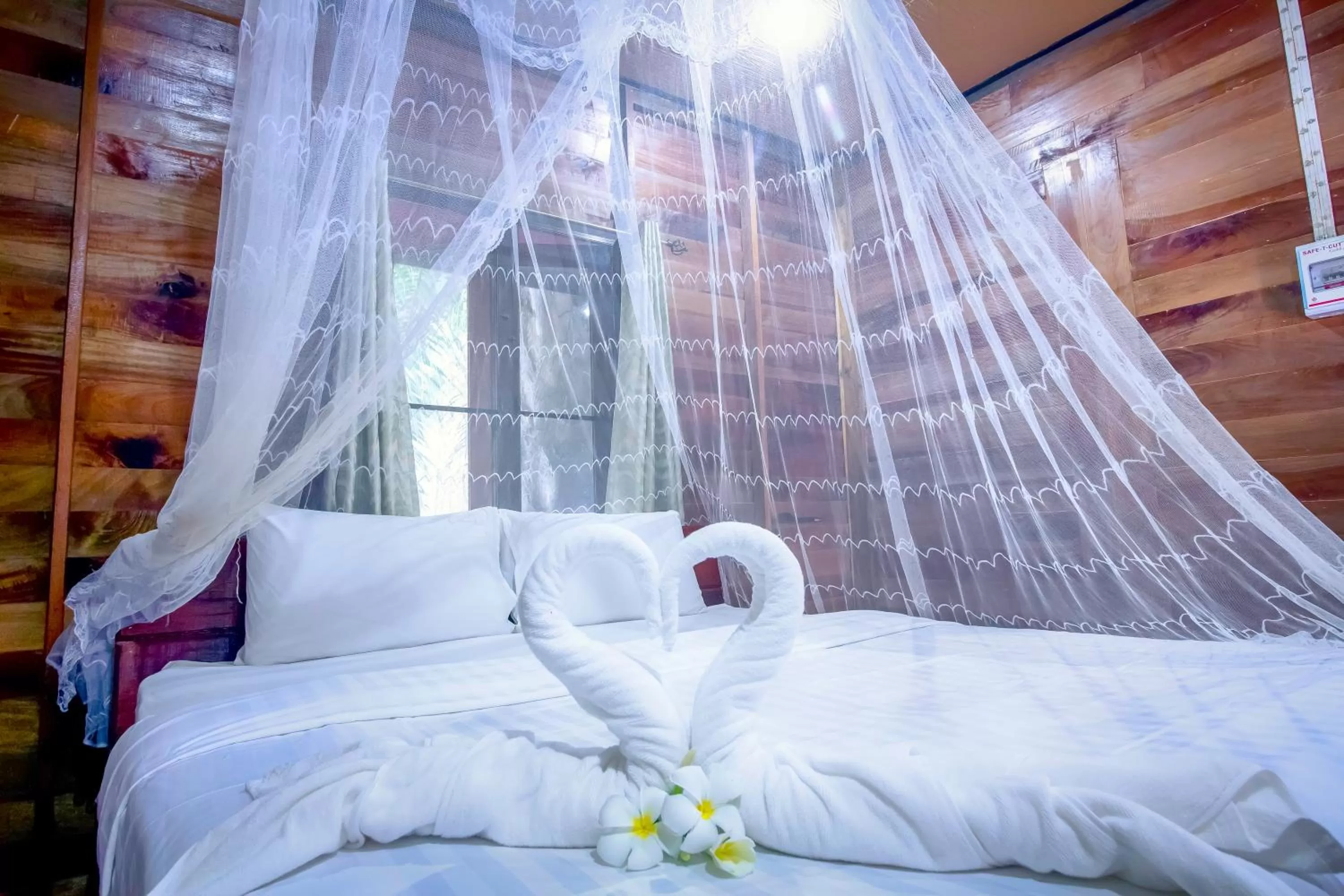 Photo of the whole room, Bed in Khao Sok Palmview Resort