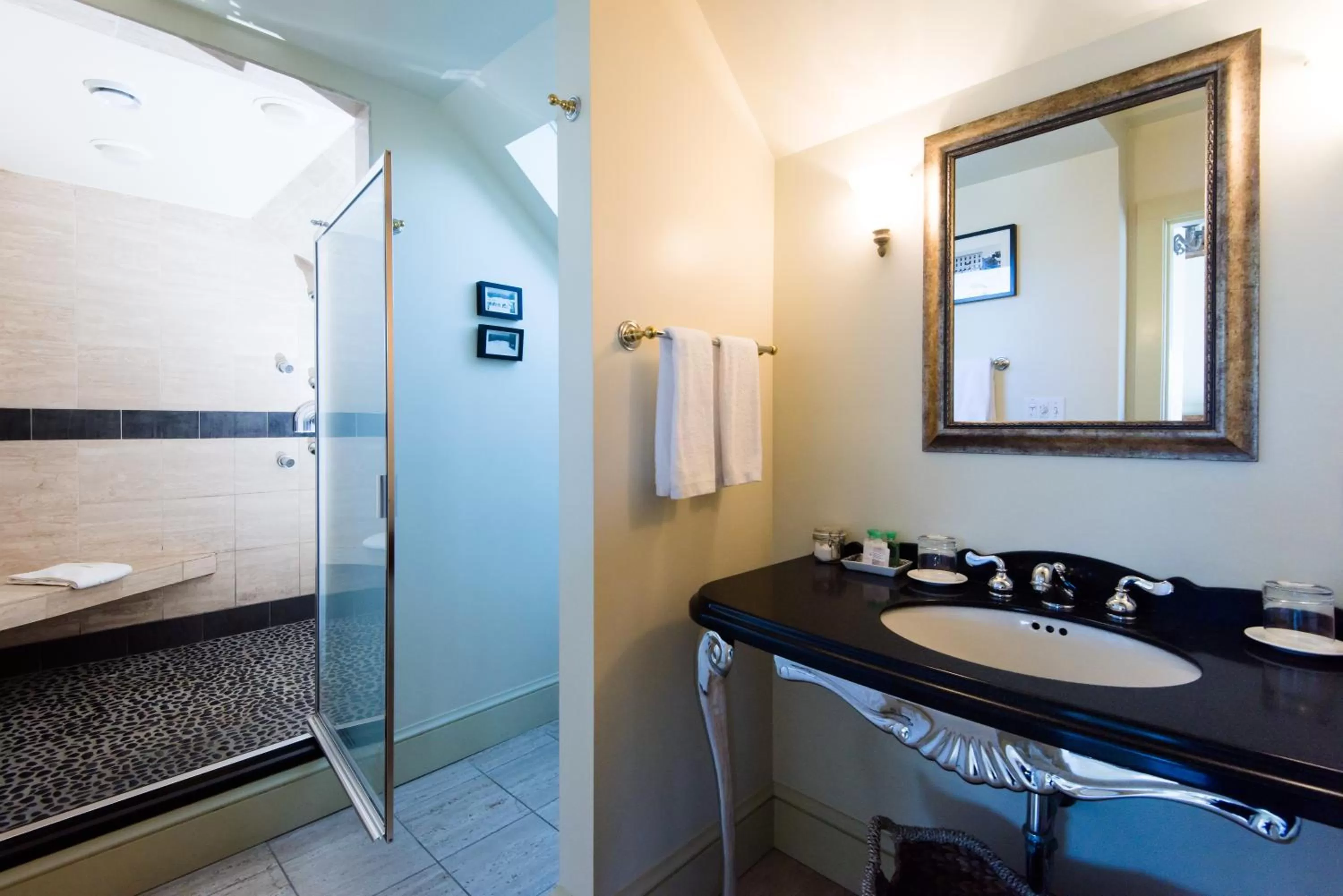 Bathroom in Four Columns Inn