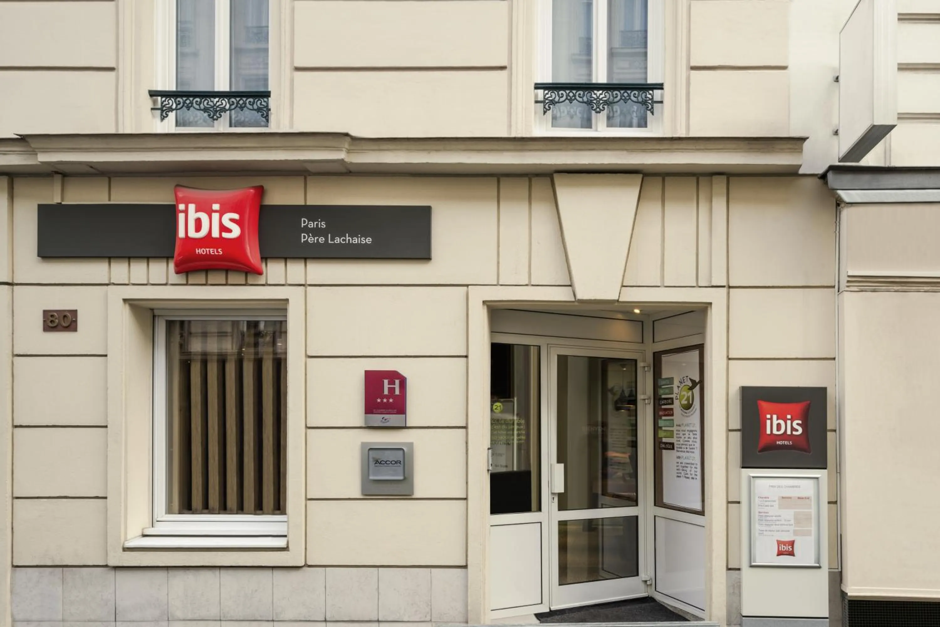 Facade/entrance in ibis Paris Père Lachaise