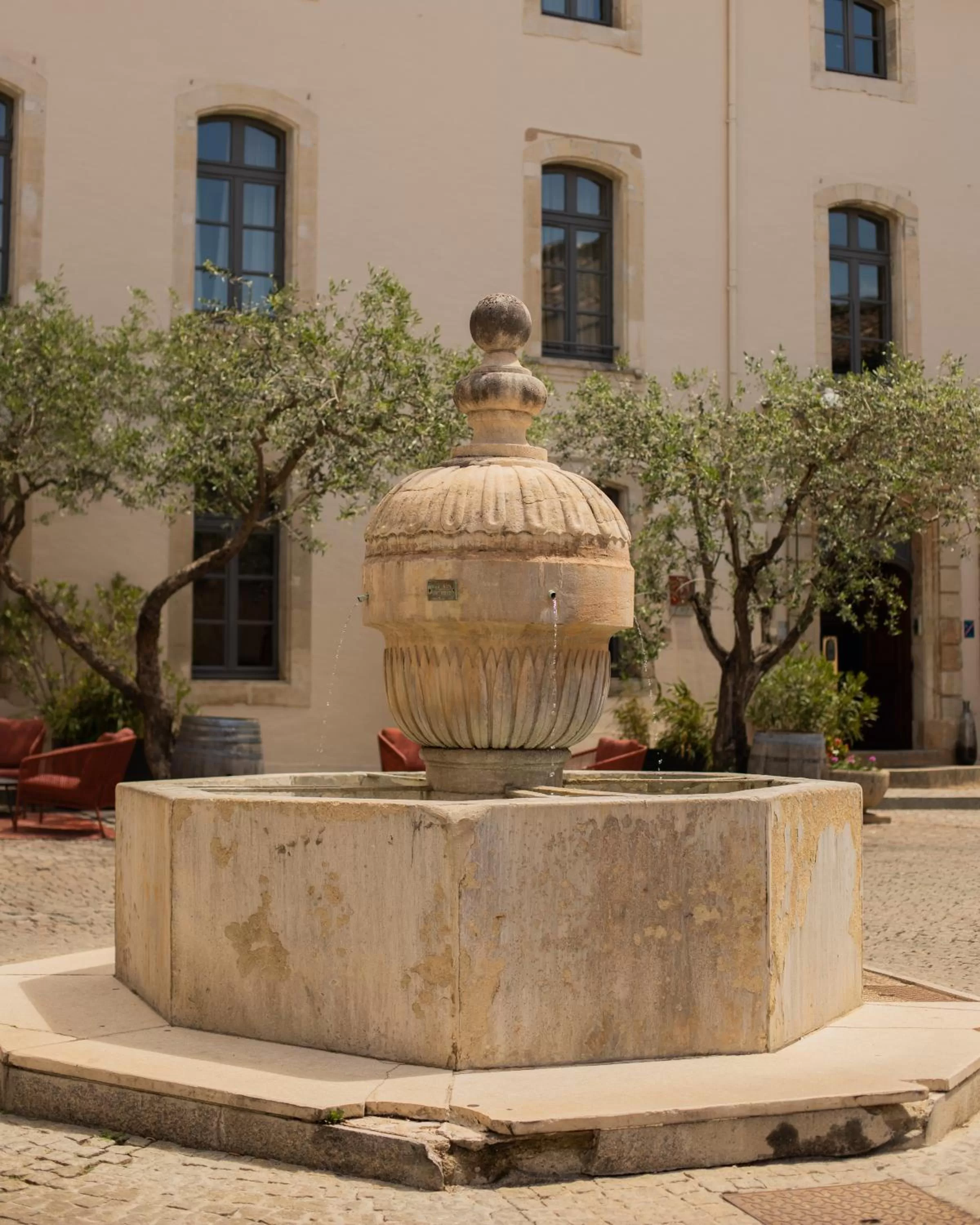 Nearby landmark in Le Victoria Boutique Hôtel
