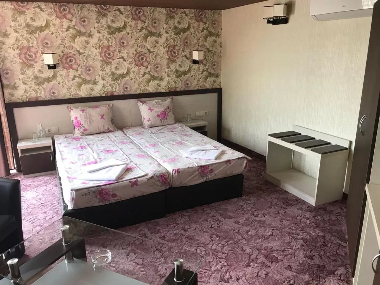 Photo of the whole room, Bed in Casa Blanca