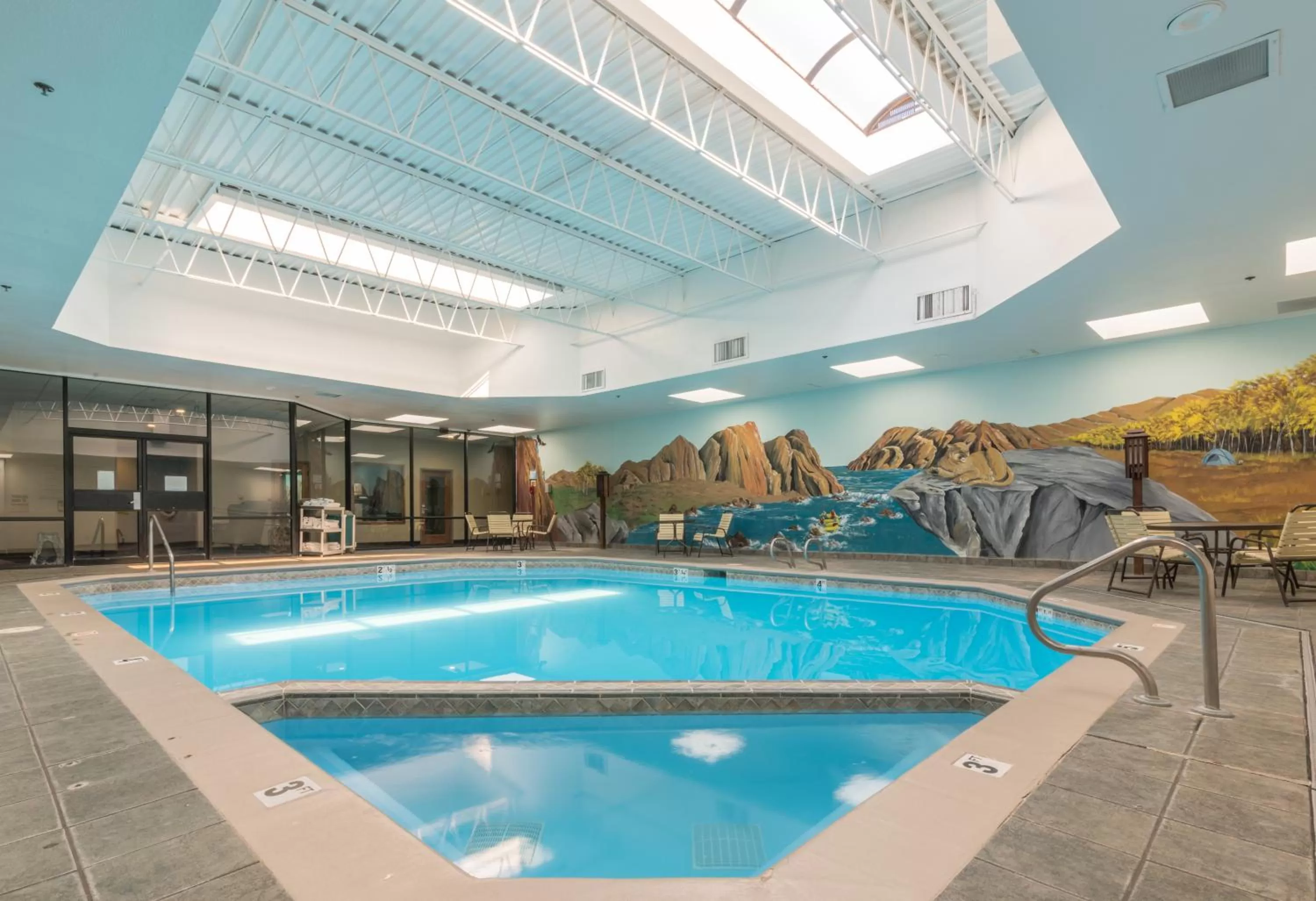 Swimming pool in Grand Vista Hotel Grand Junction