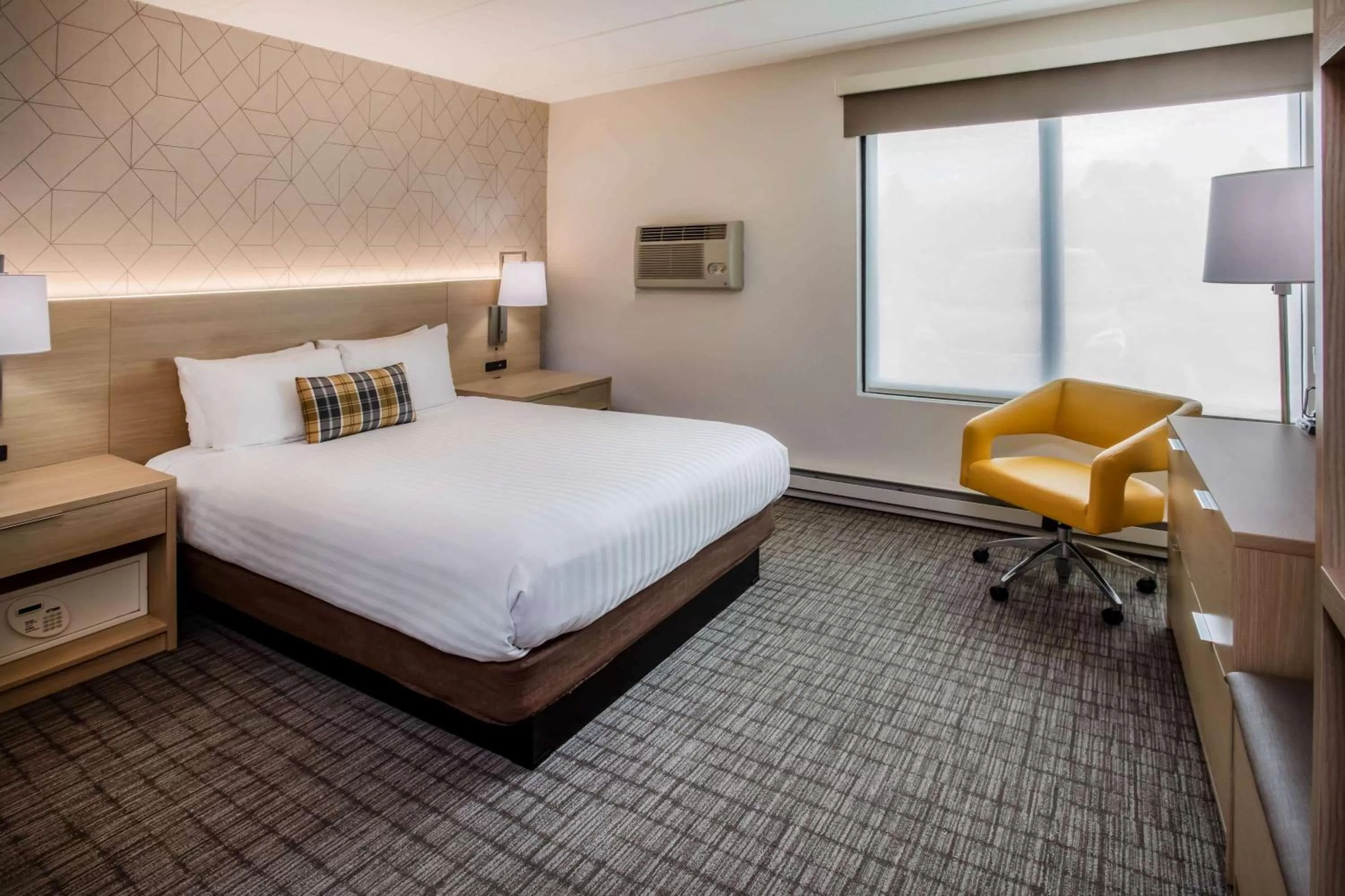 Photo of the whole room, Bed in Days Inn & Suites by Wyndham Duluth by the Mall