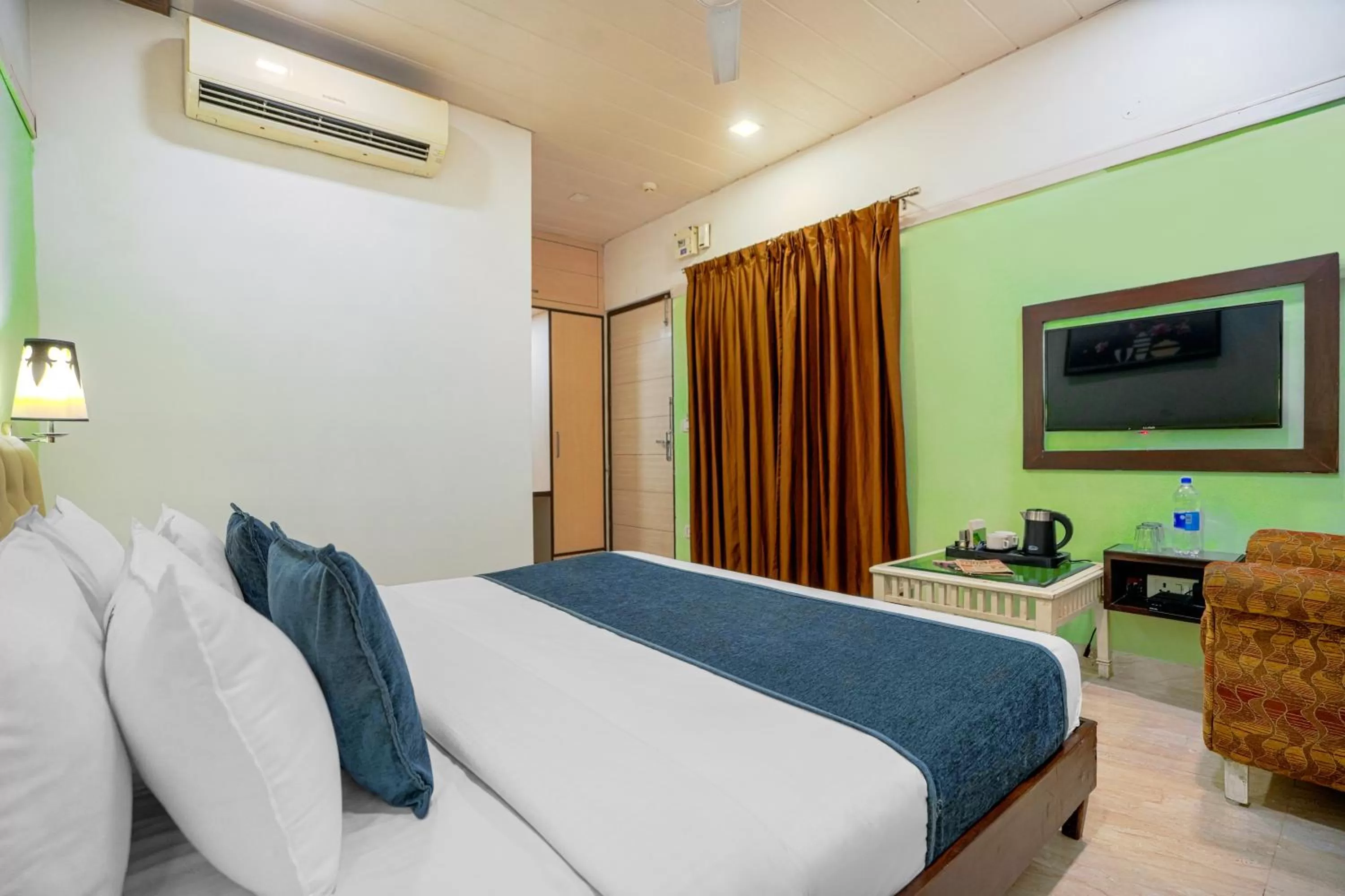 Bed in Hotel Seven- Center of City Chandigarh