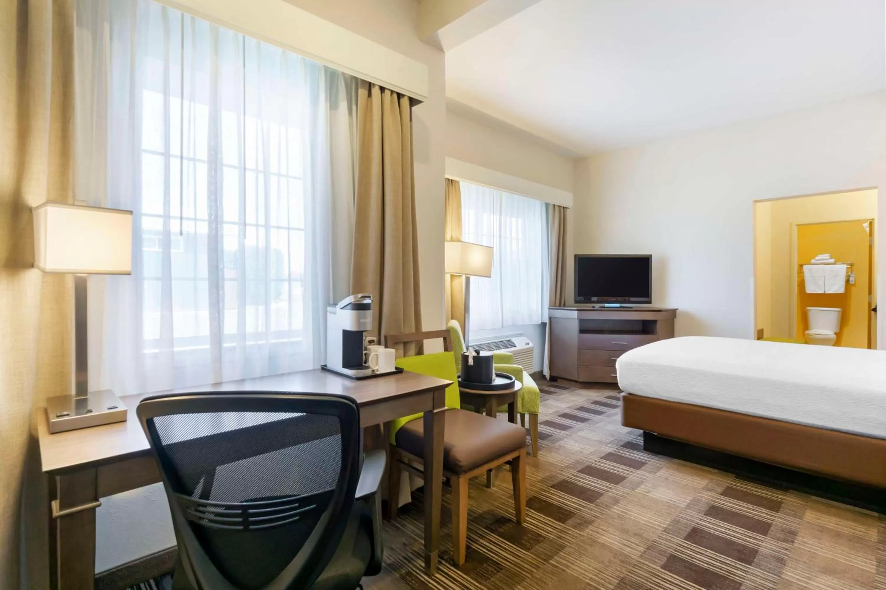 Bedroom, Bed in Best Western Plus The Inn at Horse Heaven