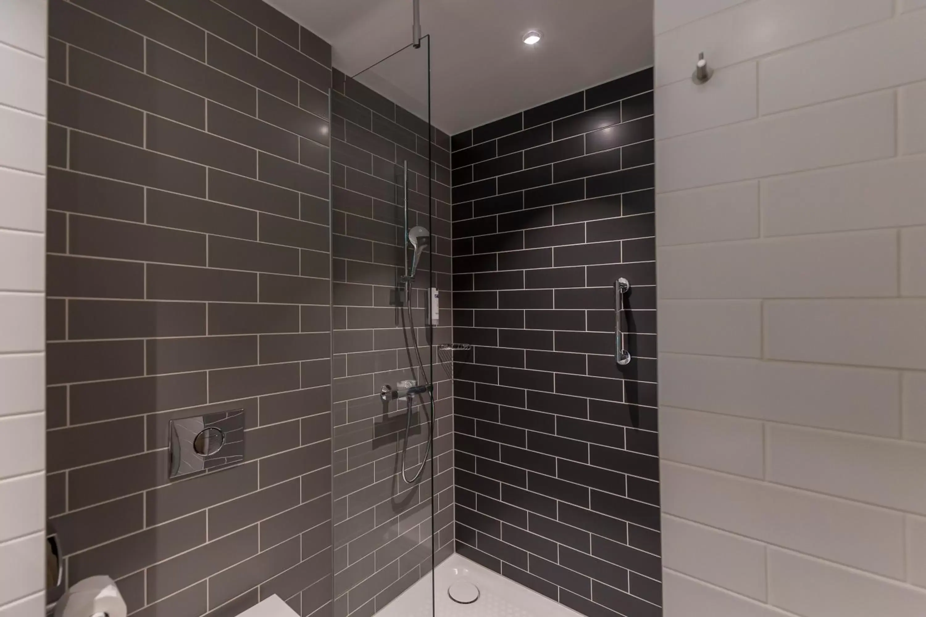 Standard Queen Room with Single Sofa Bed - Free Breakfast in Holiday Inn Express - Luzern - Kriens by IHG Standard Queen Room with Single Sofa Bed - Free Breakfast in Holiday Inn Express - Luzern - Kriens by IHG