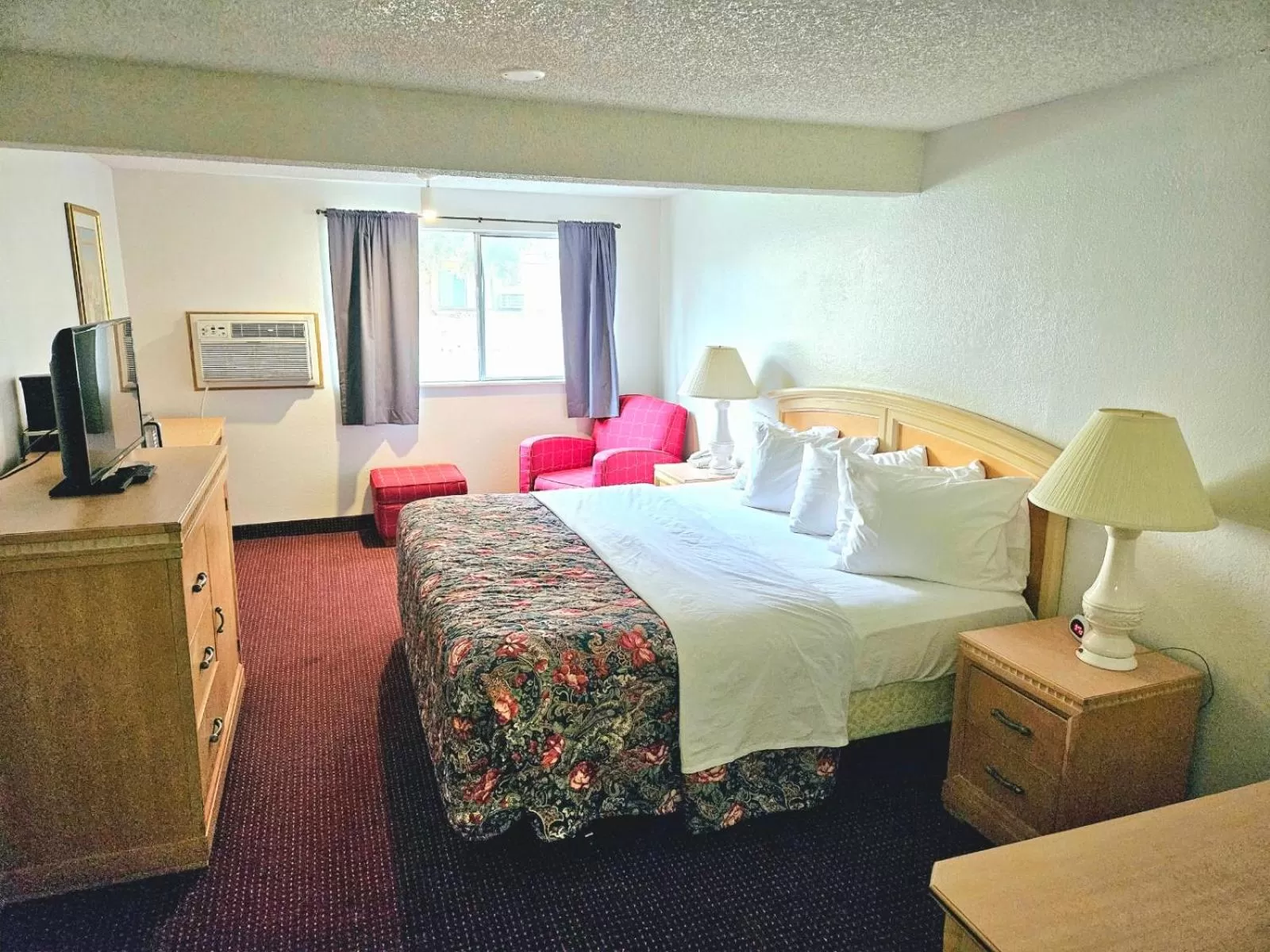 King Room in Affordable Inns Evanston
