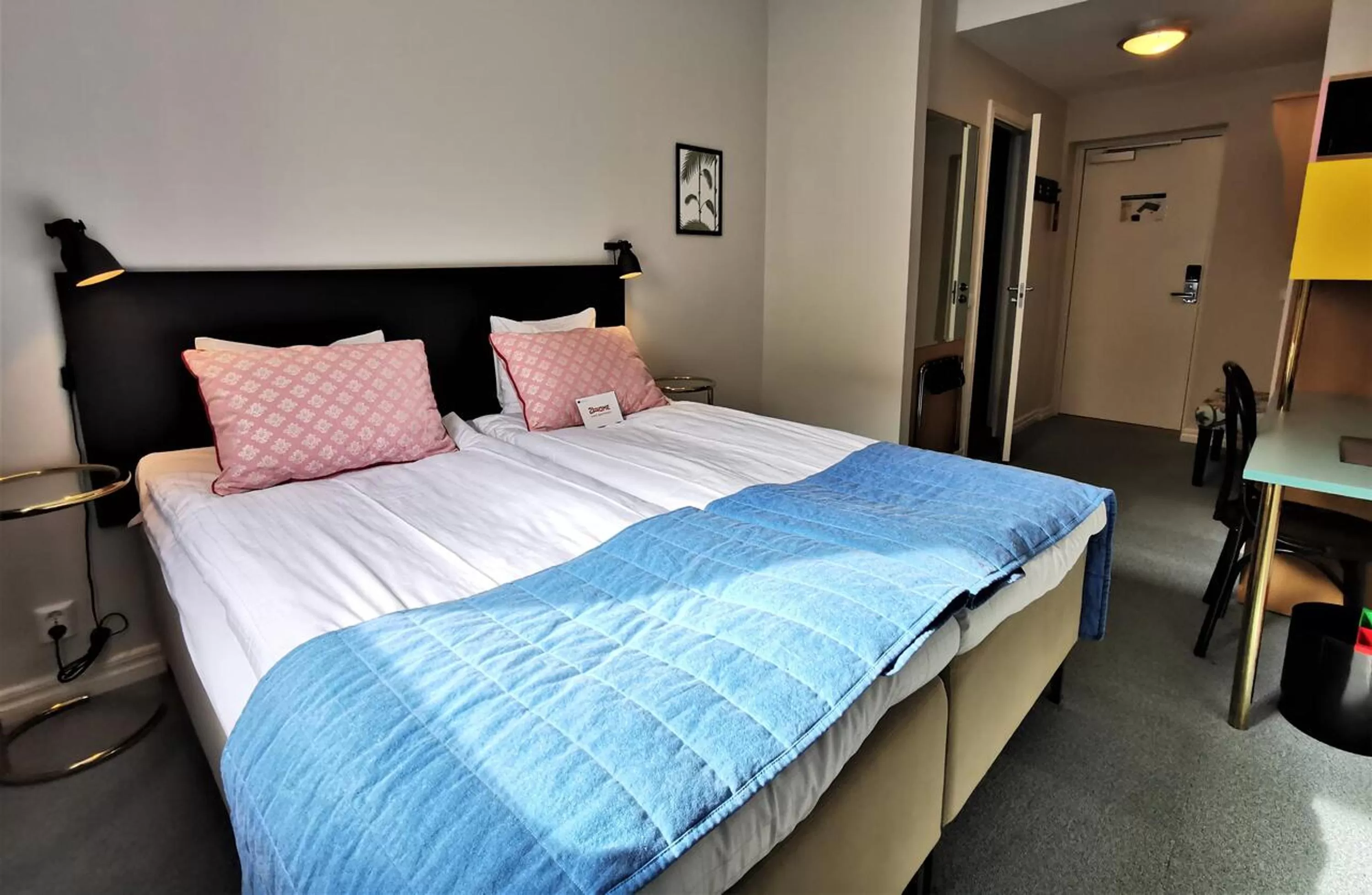 Bed in 2Home Hotel Gävle