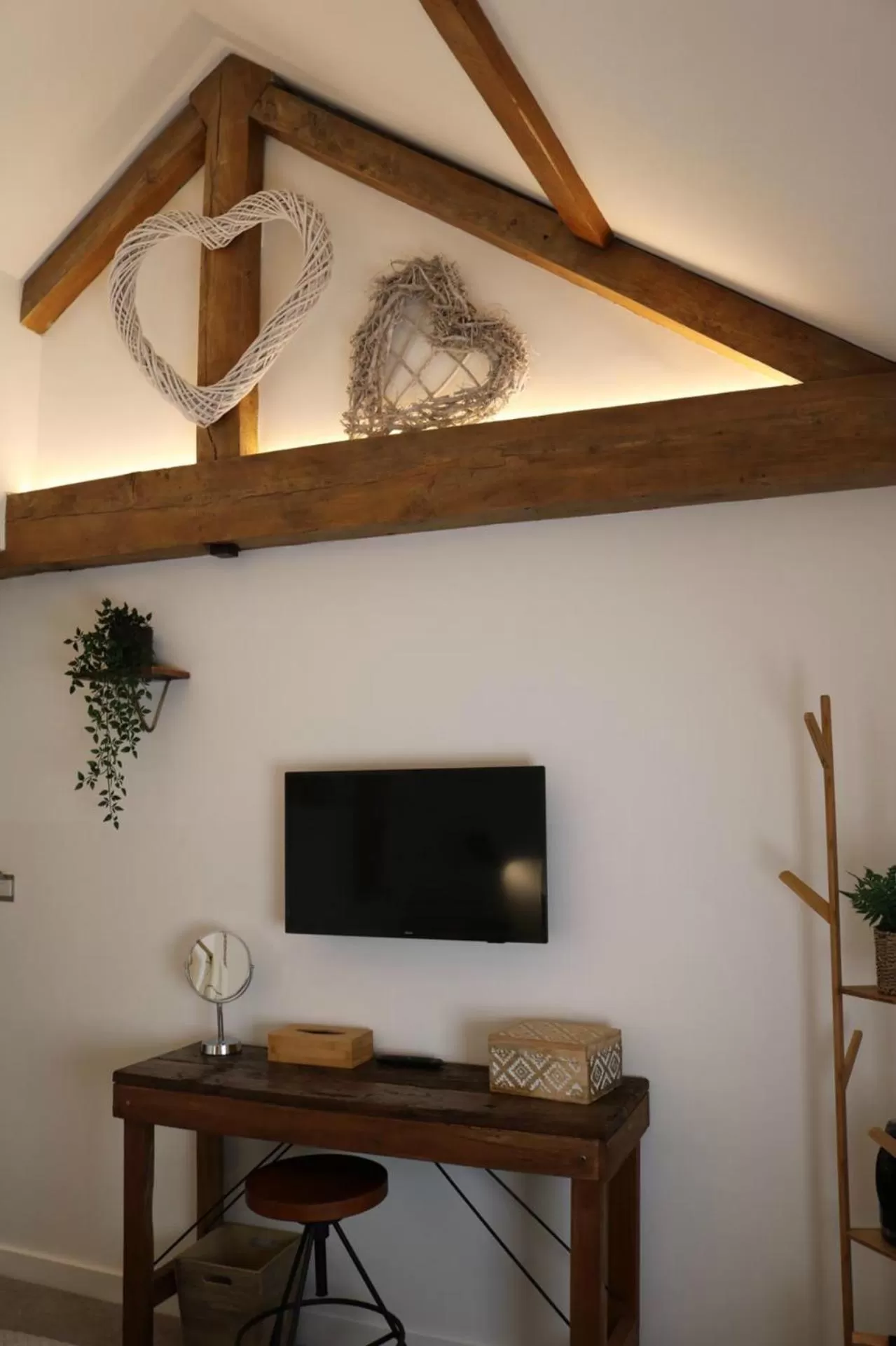 TV and multimedia in The Cherry Tree Hotel