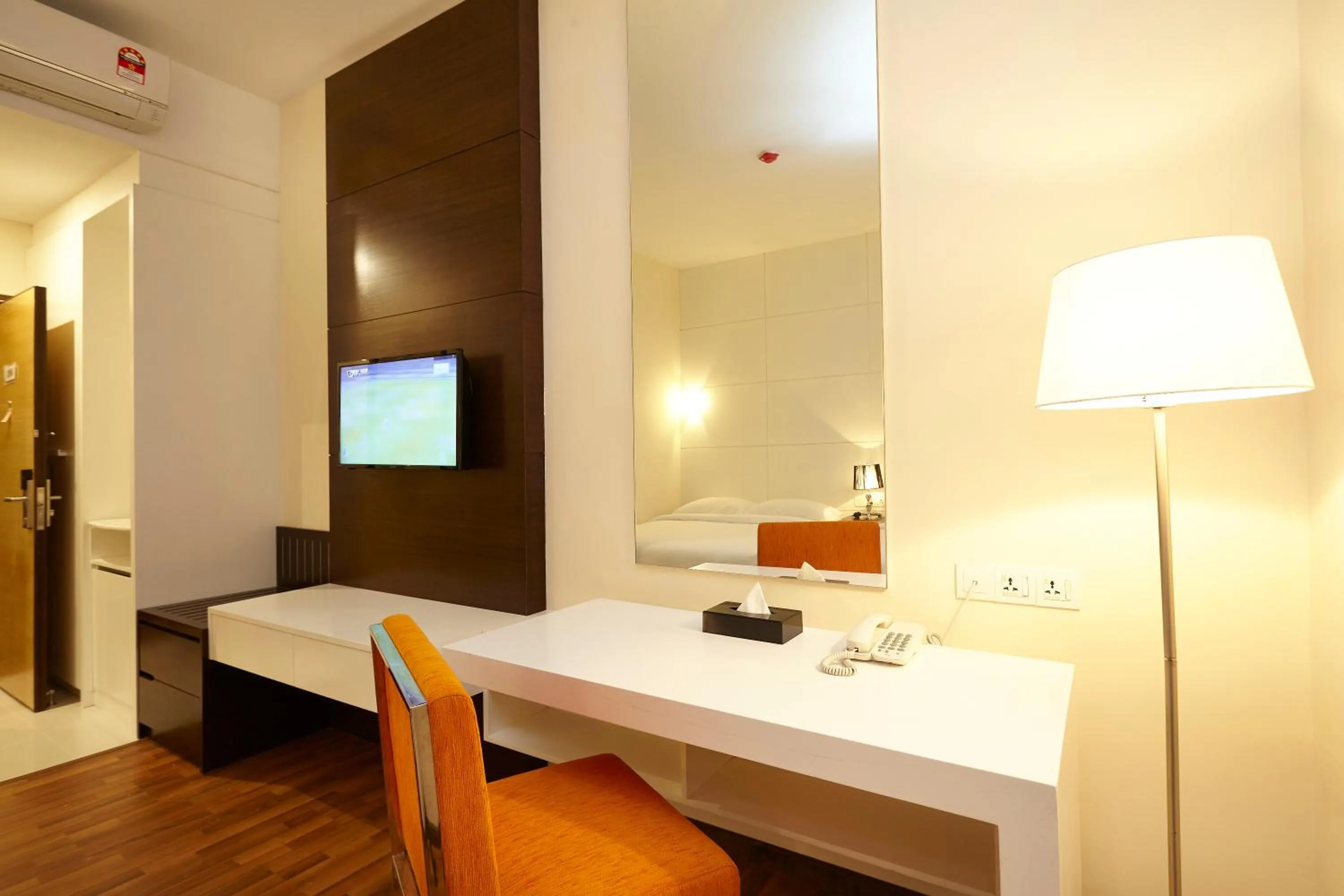 Bed in Hotel Six Seasons @ Mid Valley