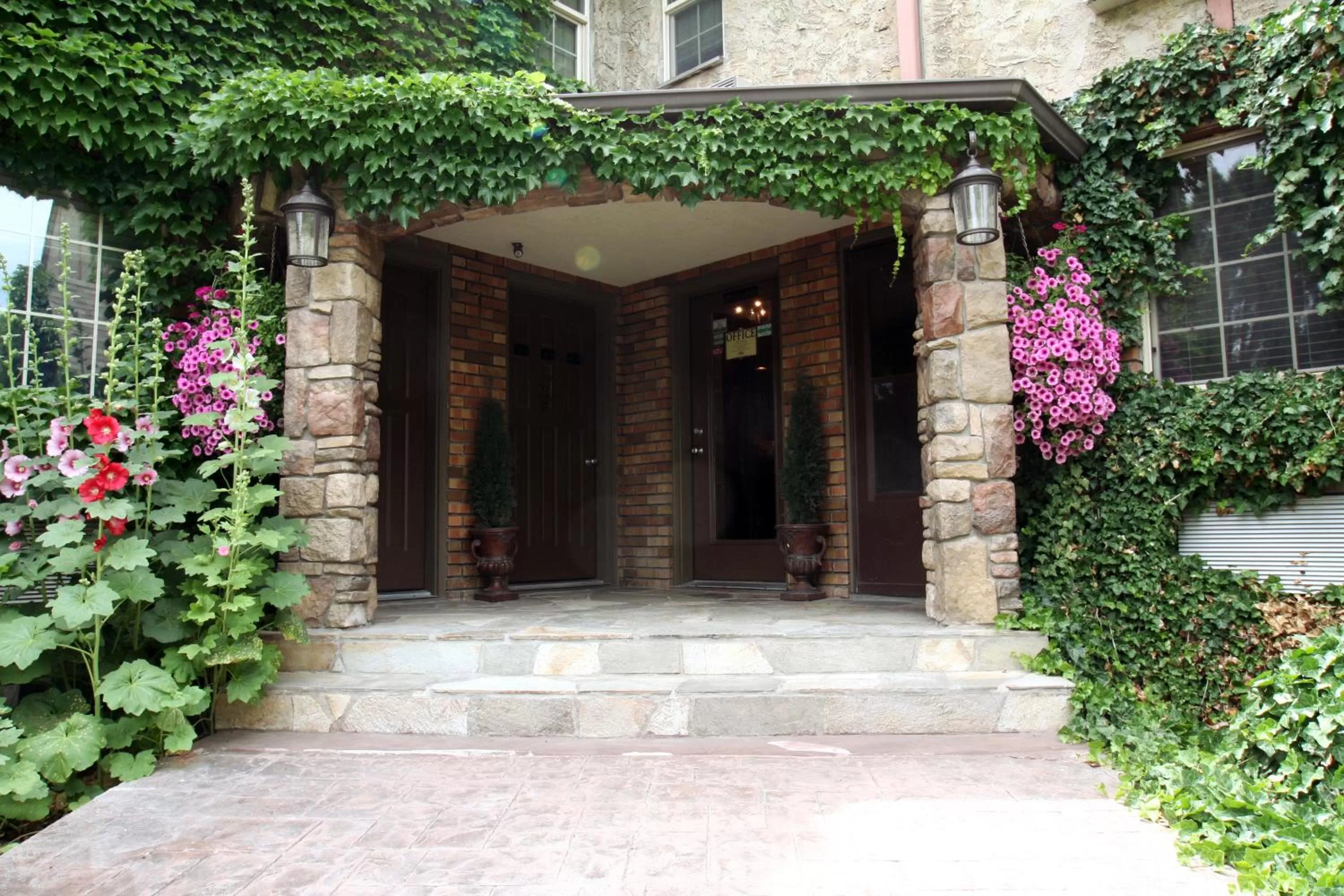 Black Swan Inn Luxurious Theme Rooms