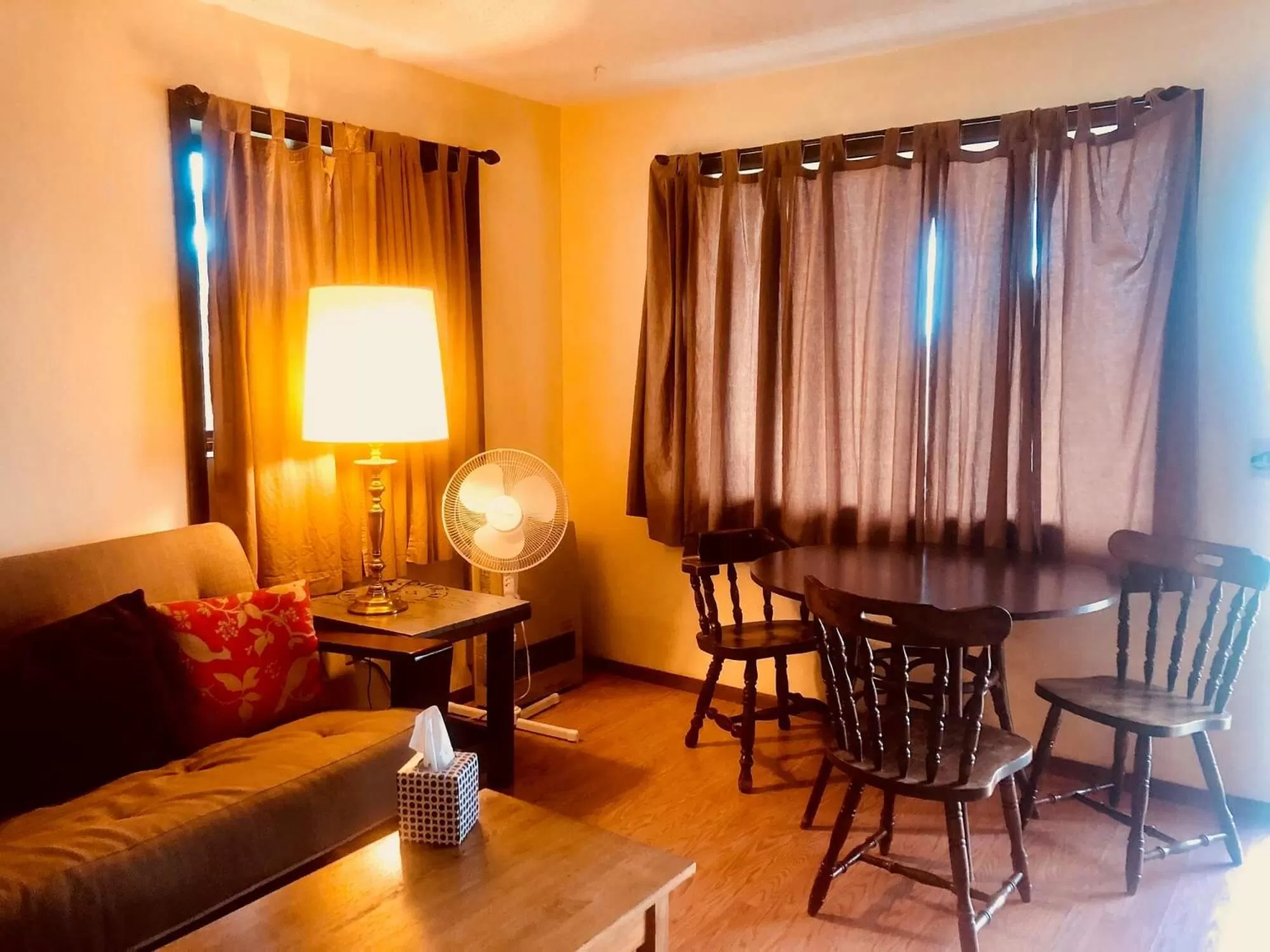 Seating Area in Driftwood Inn