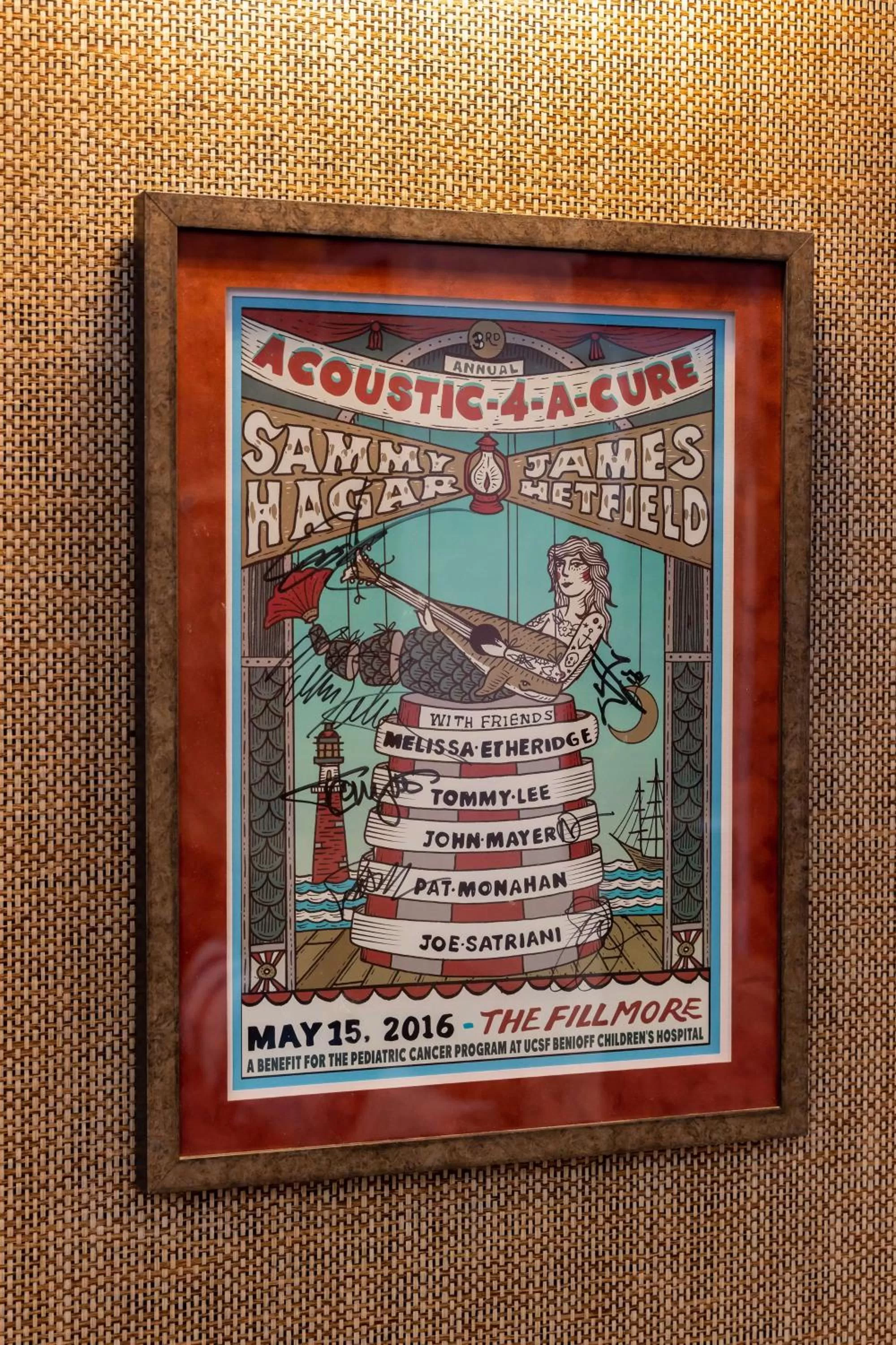 Restaurant/places to eat in The Waterfront Beach Resort, A Hilton Hotel