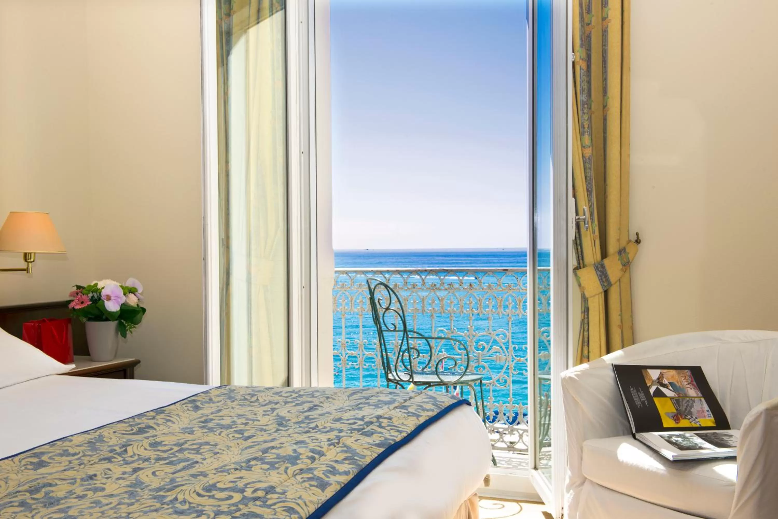 Sea view, Bed in Hôtel West End Promenade