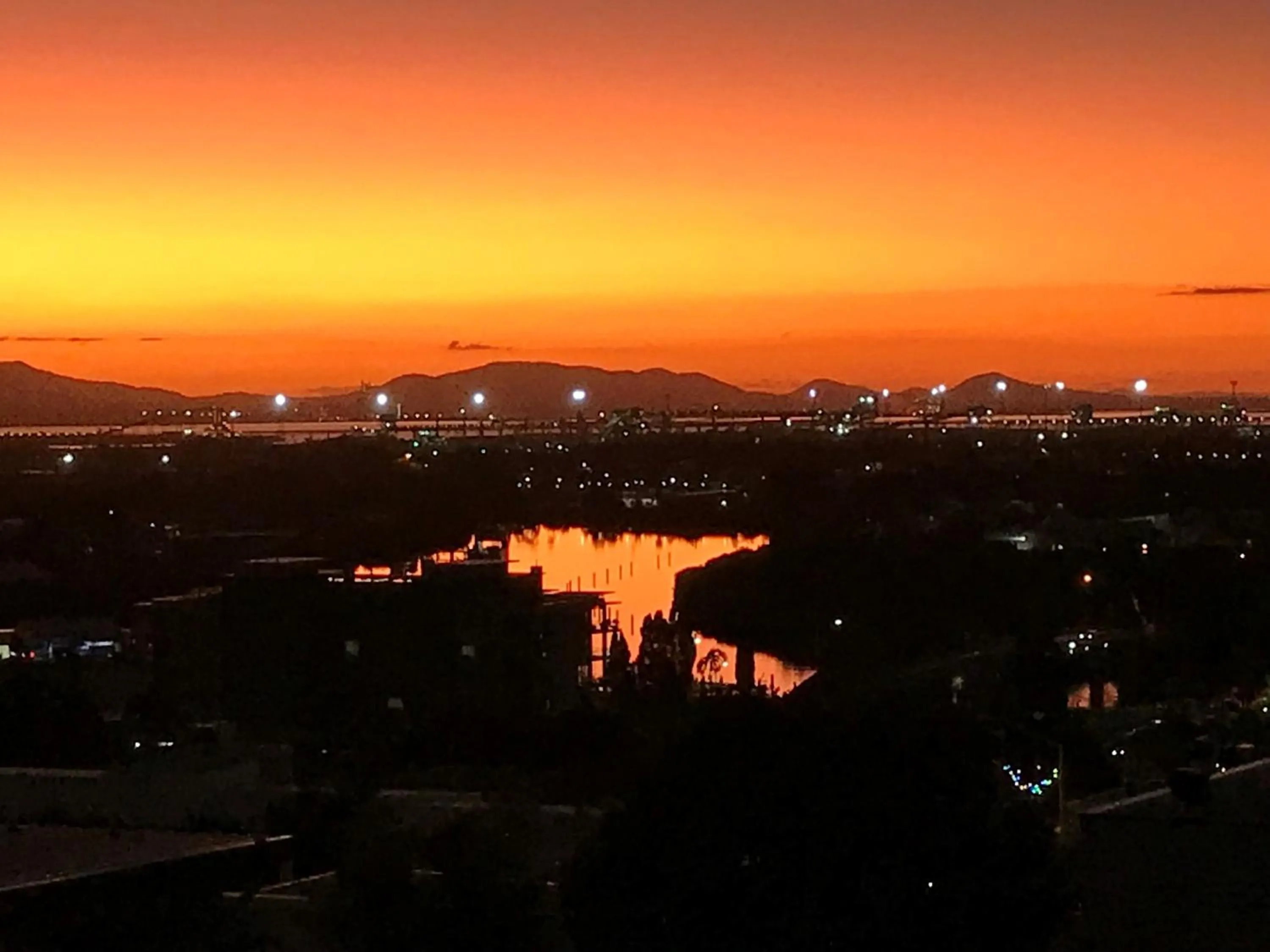 Sunset in Metro Hotel & Apartments Gladstone