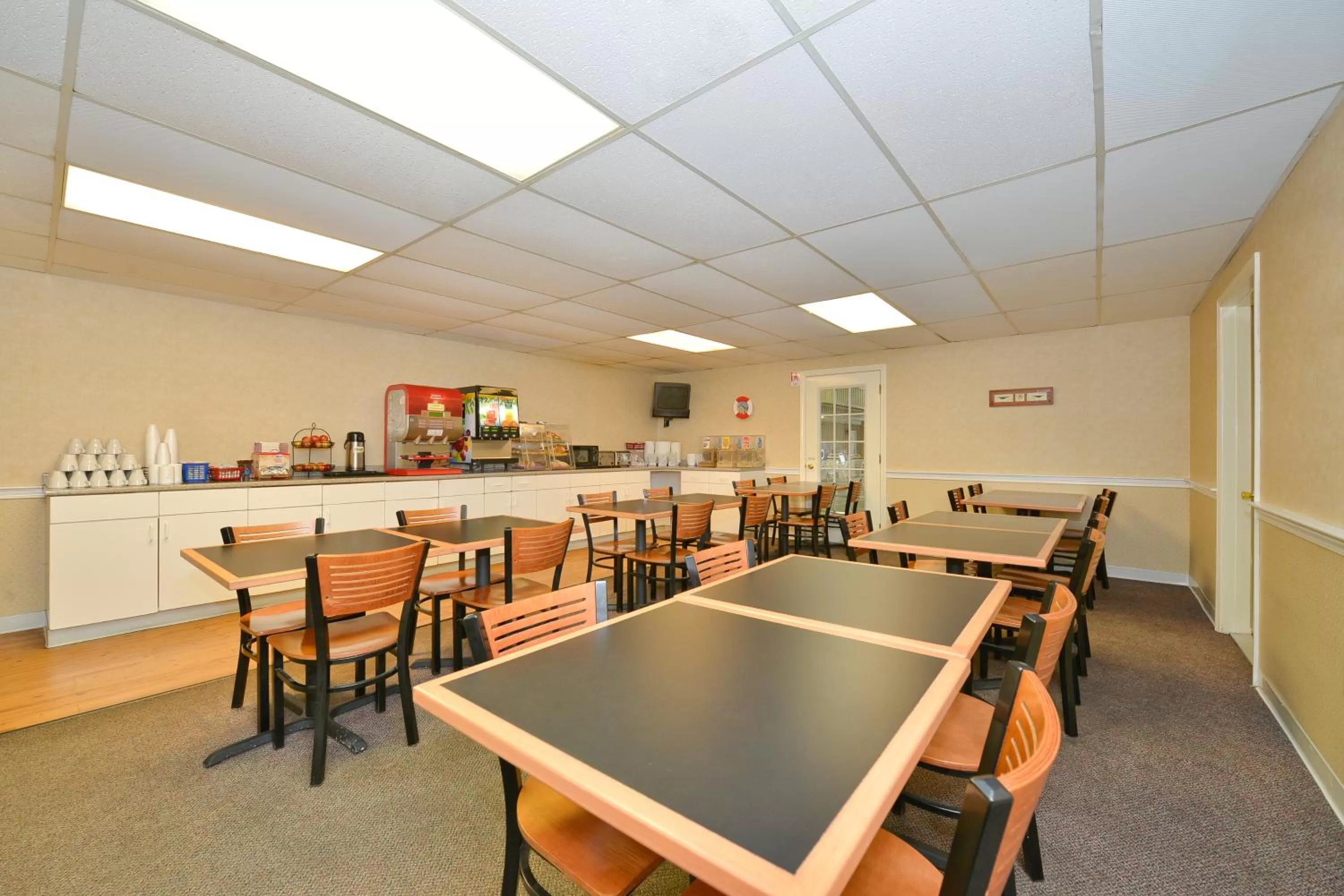 Restaurant/places to eat in Sandwich Lodge & Resort