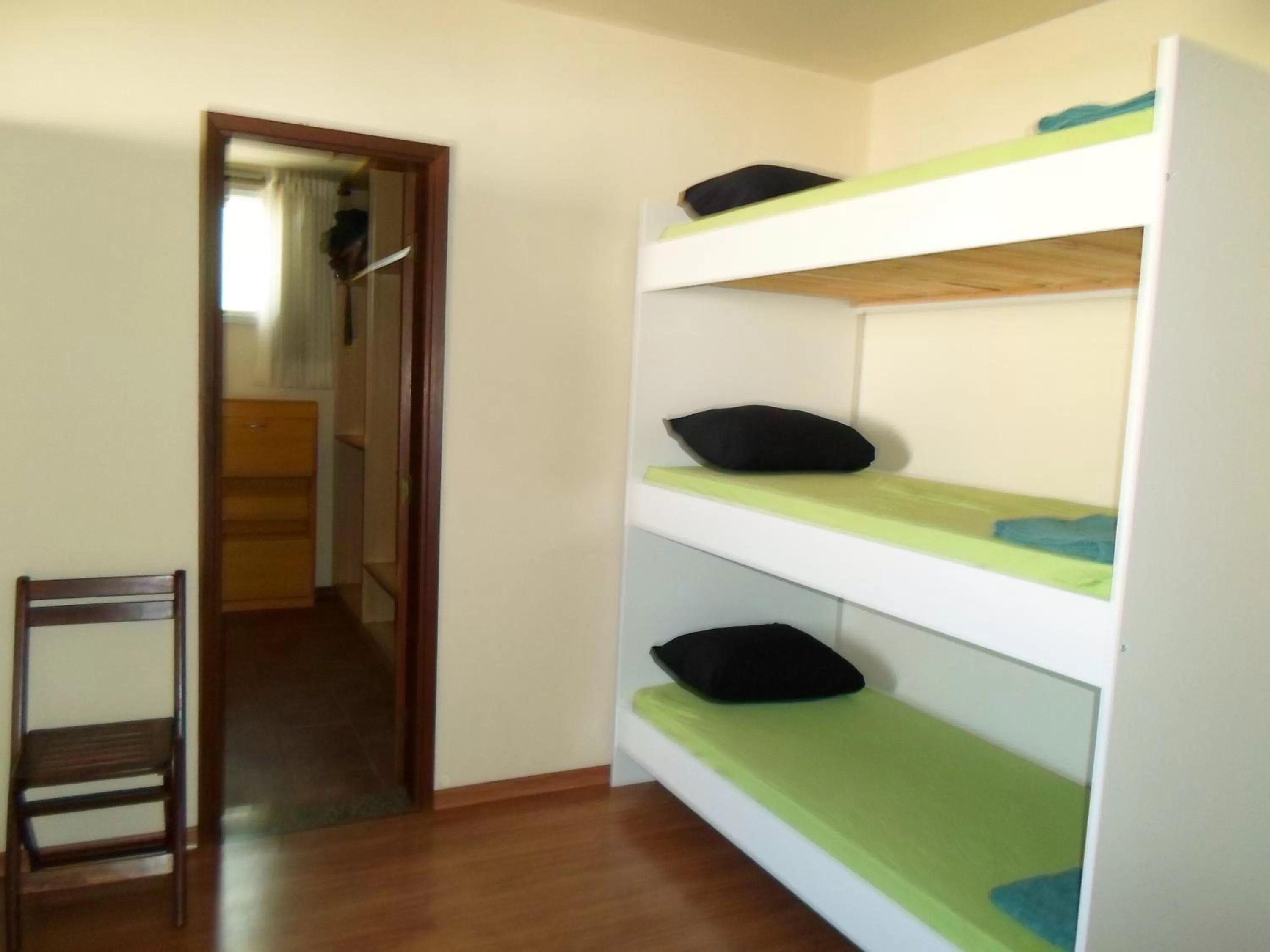 bunk bed, TV/Entertainment Center in Assel Pousada Botanico
