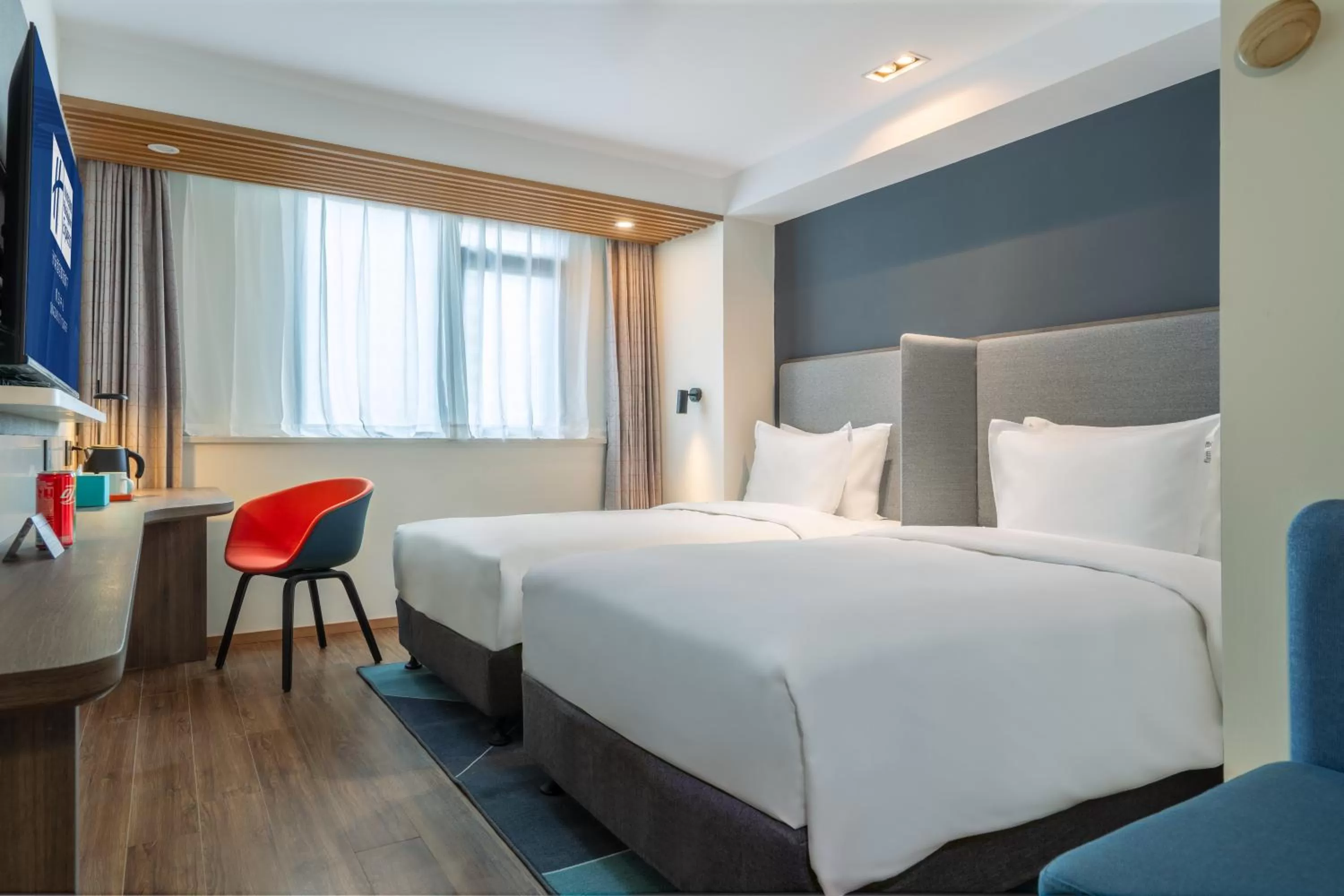 Photo of the whole room, Bed in Holiday Inn Express Qingdao City Center by IHG
