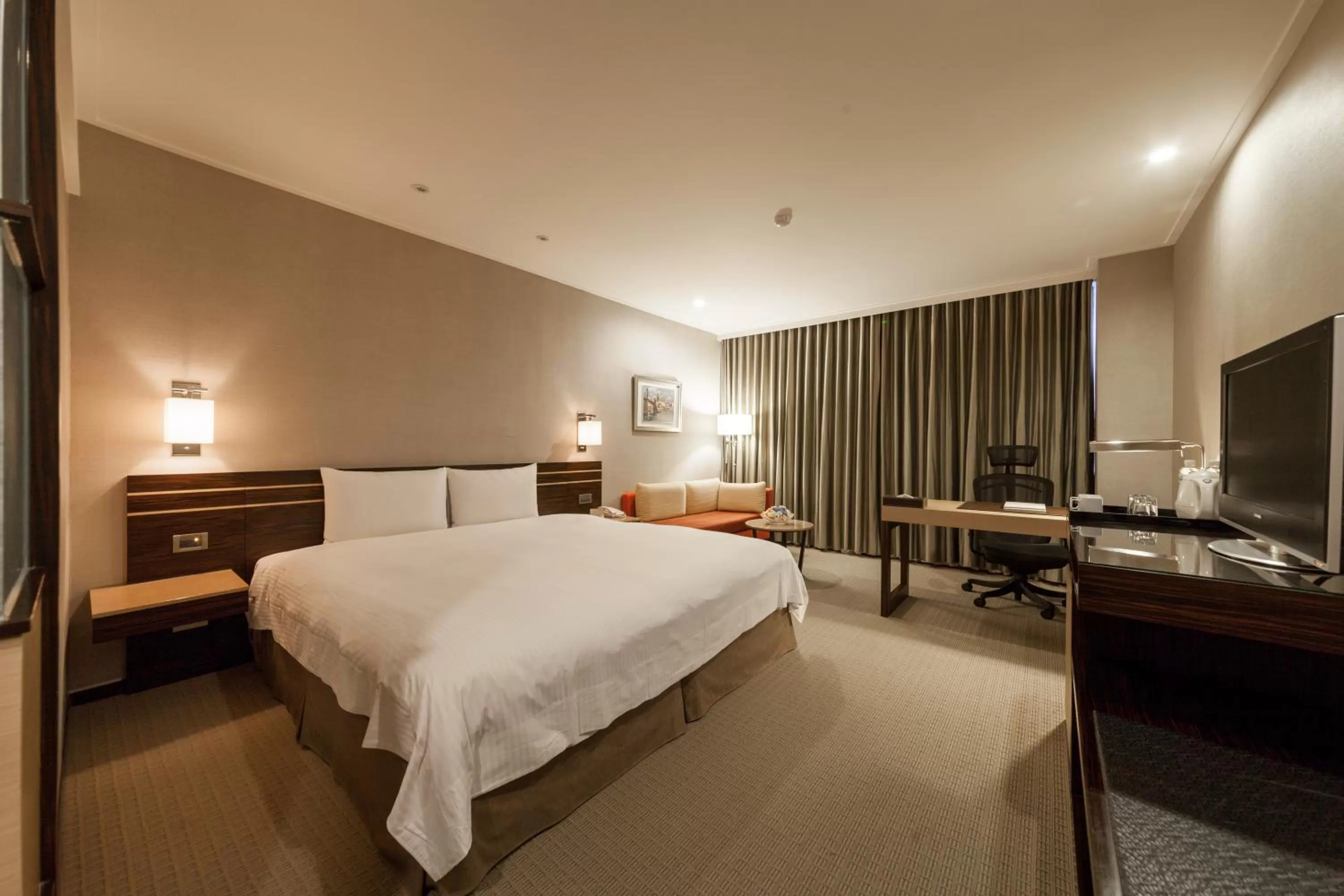 Bedroom, Bed in SOL Hotel