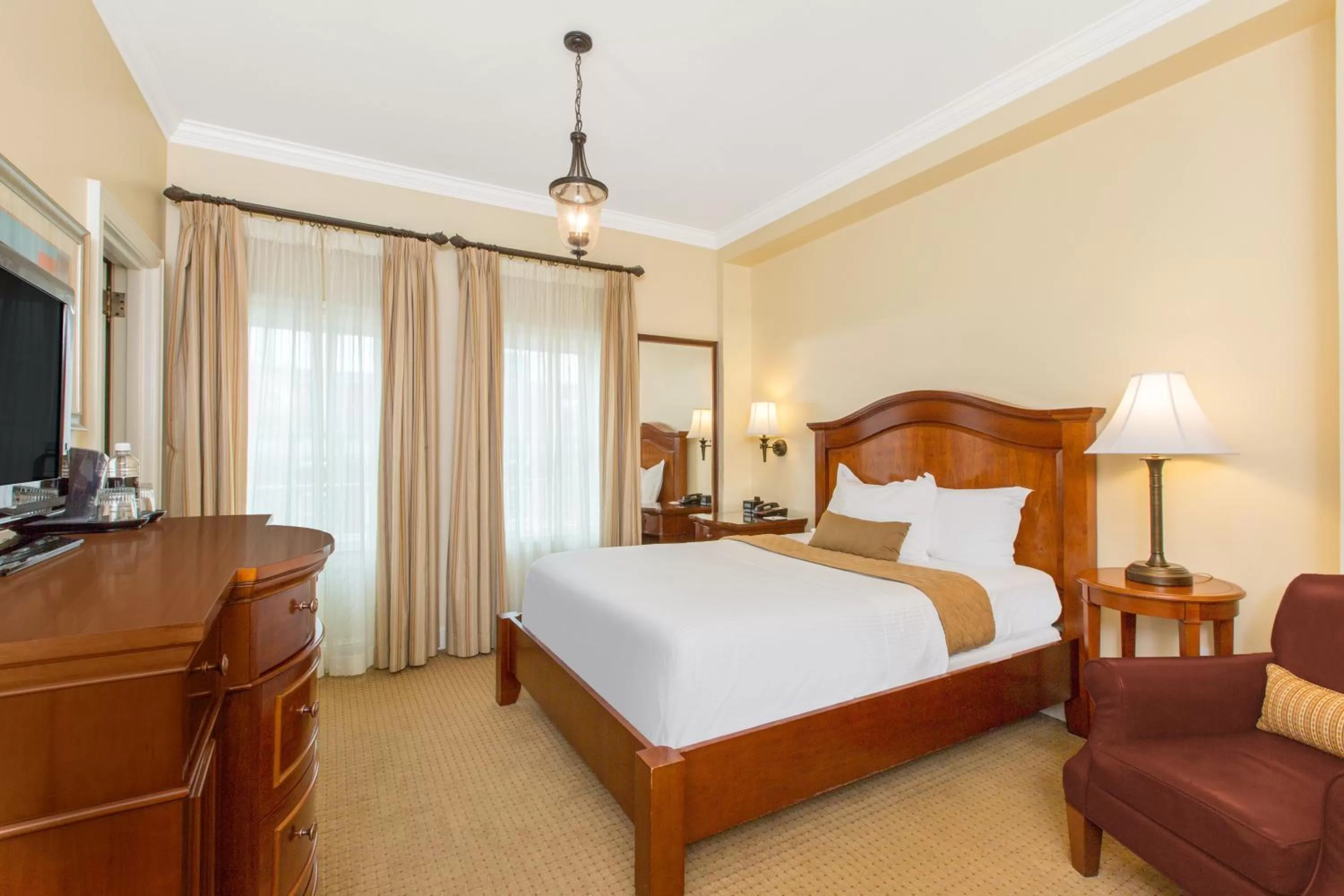 Bedroom, Bed in The George Washington - A Wyndham Grand Hotel