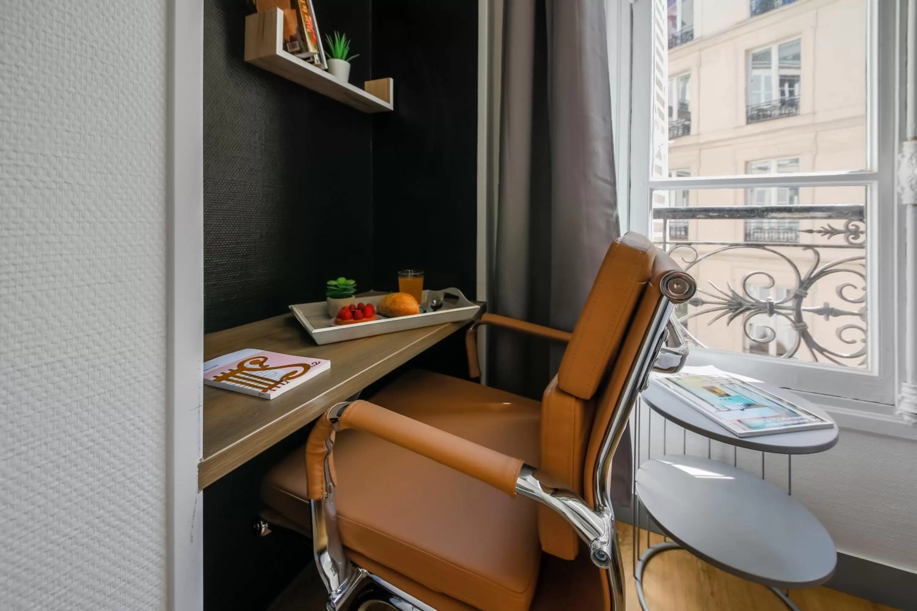 Library in WS Haussmann - La Fayette