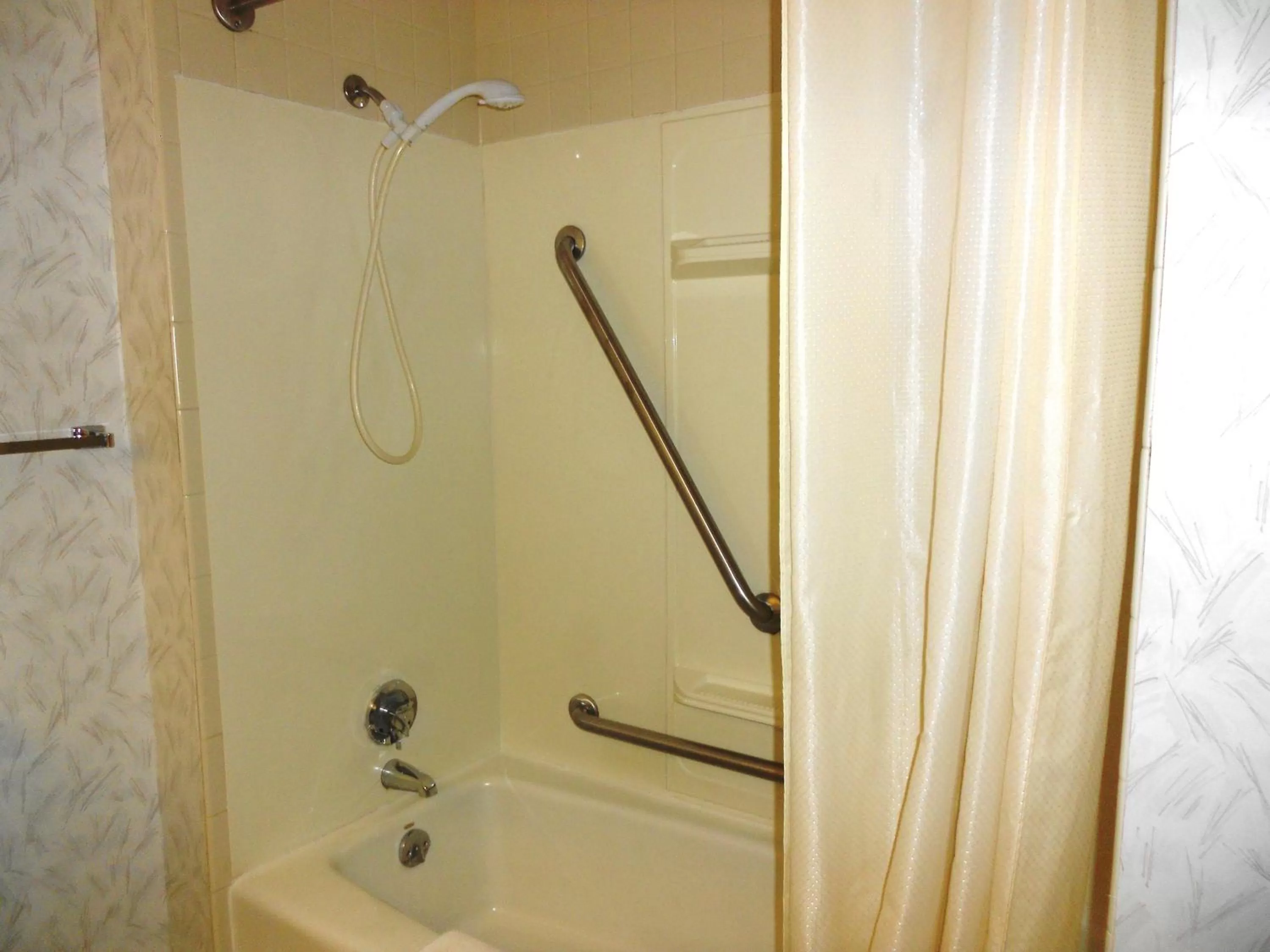 Shower in Abby Inn