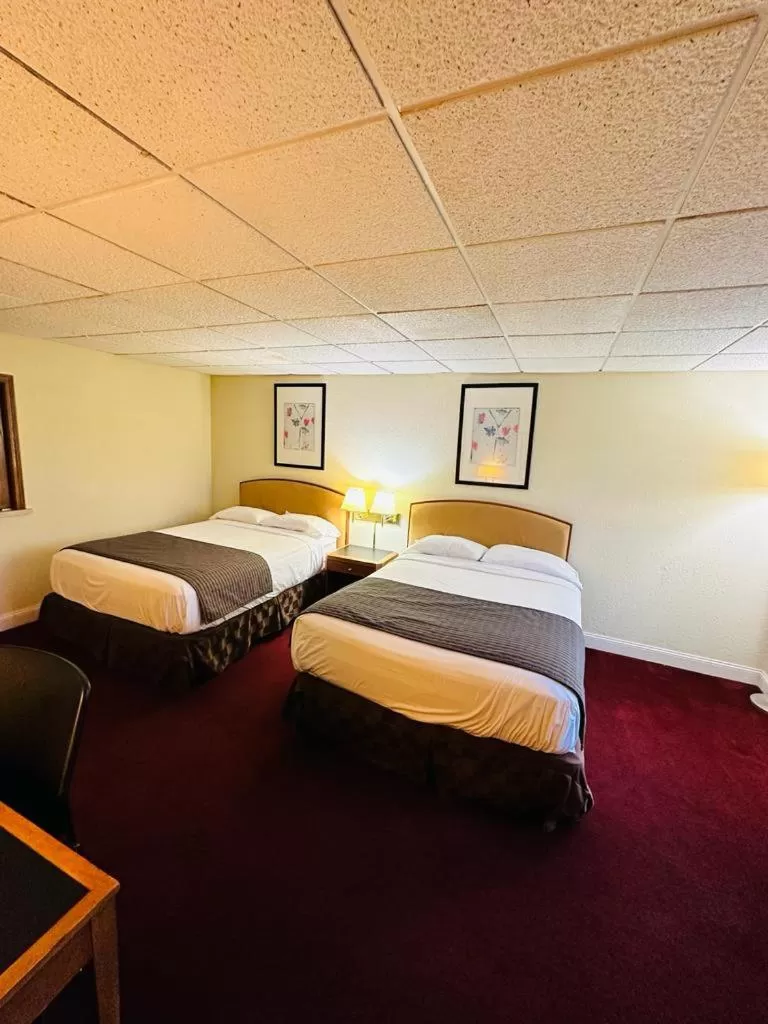 Bedroom, Bed in Travel Inn & Suites
