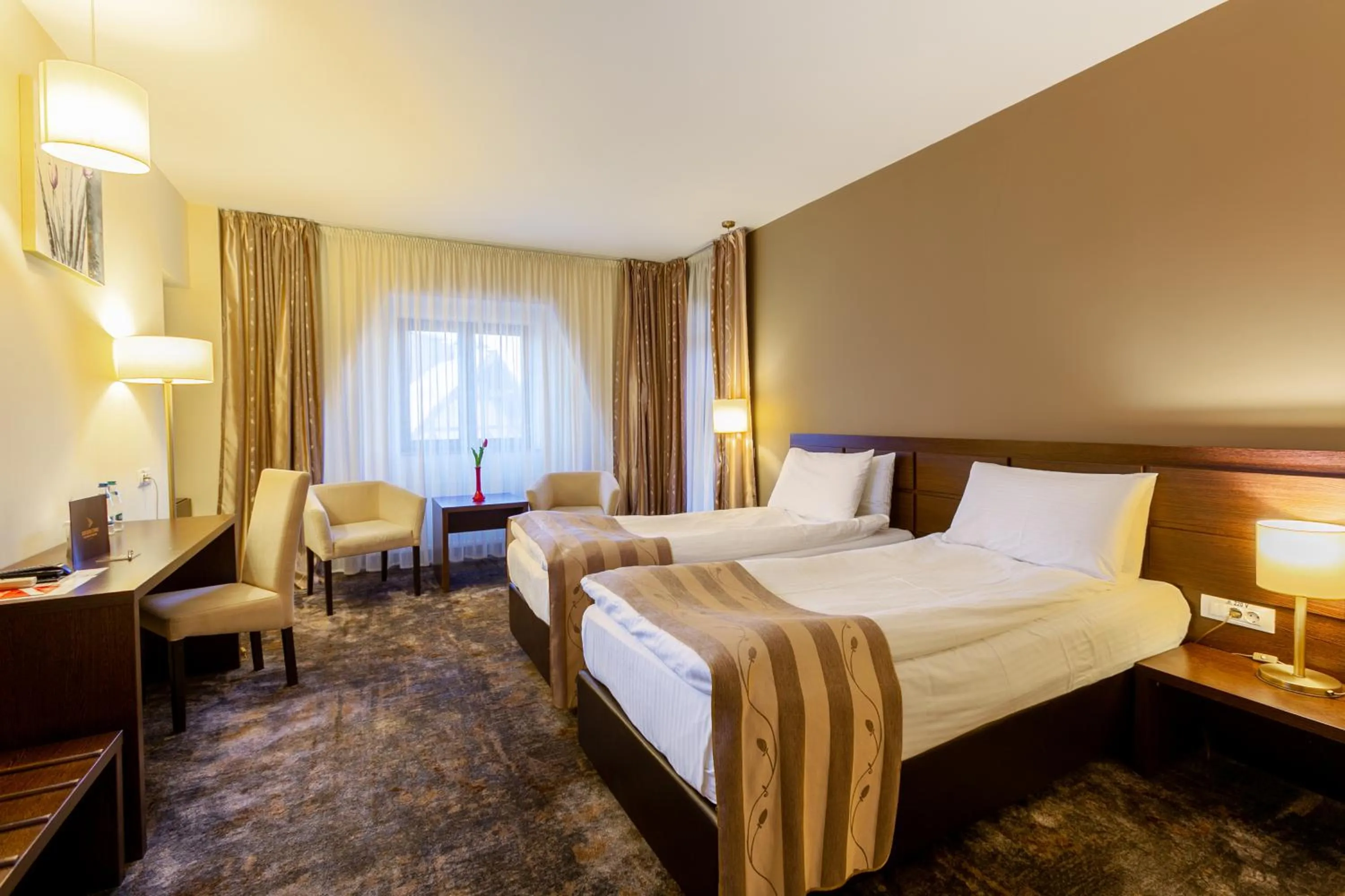 Photo of the whole room, Bed in Golden Time Hotel