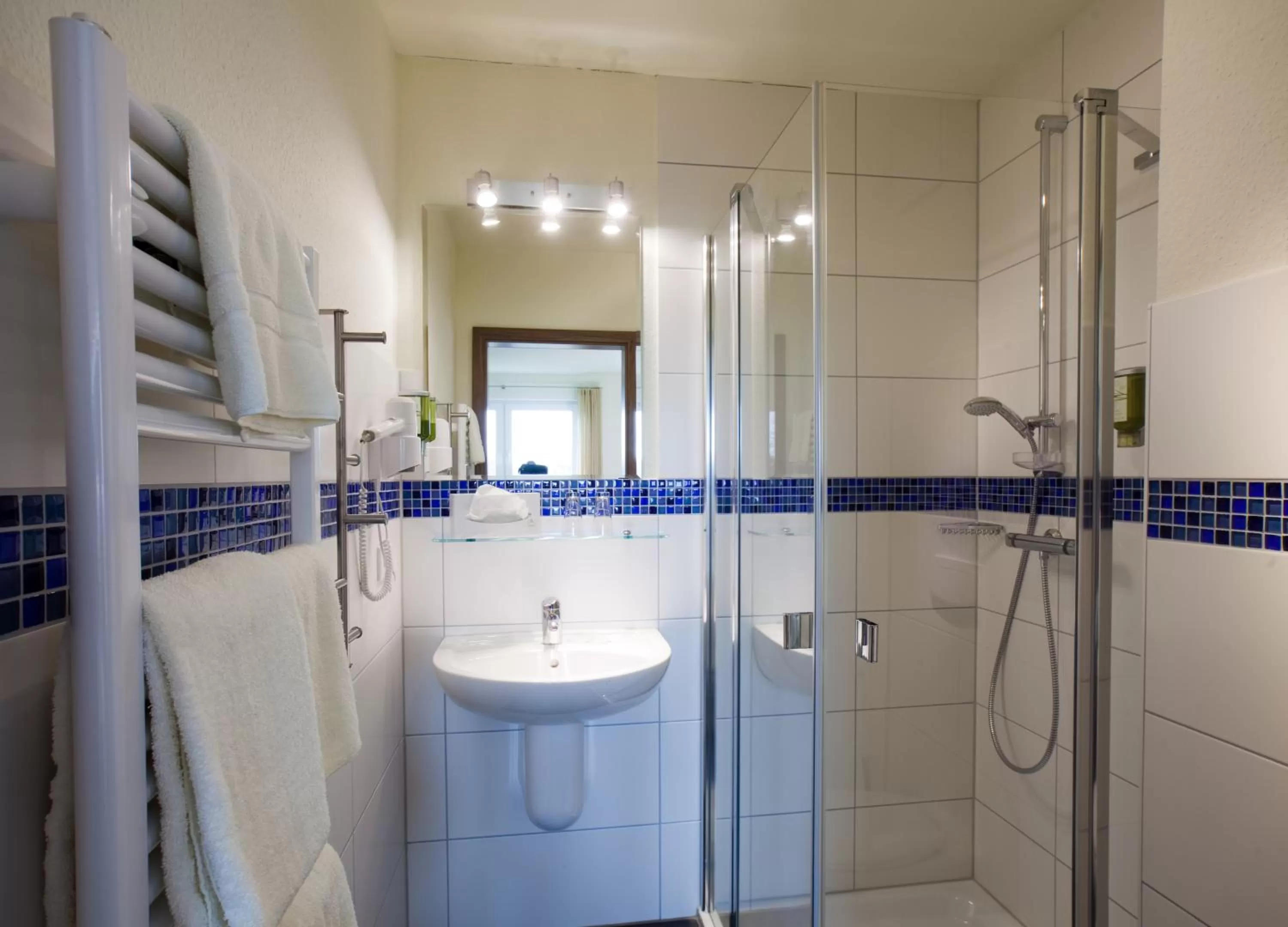Bathroom in Hotel Im Schützenhof, Jever