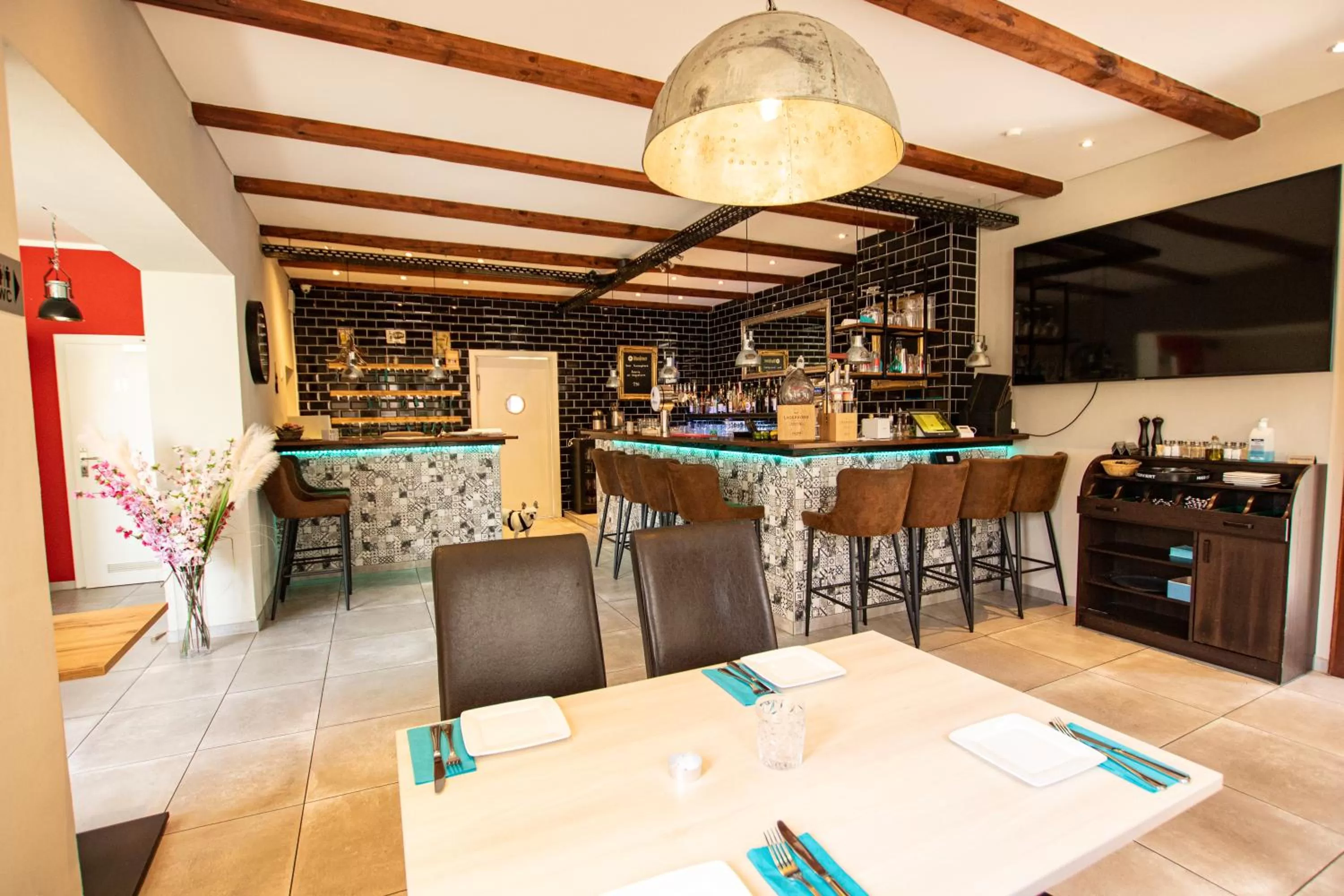 Restaurant/places to eat in El Capitan nähe Movie Park