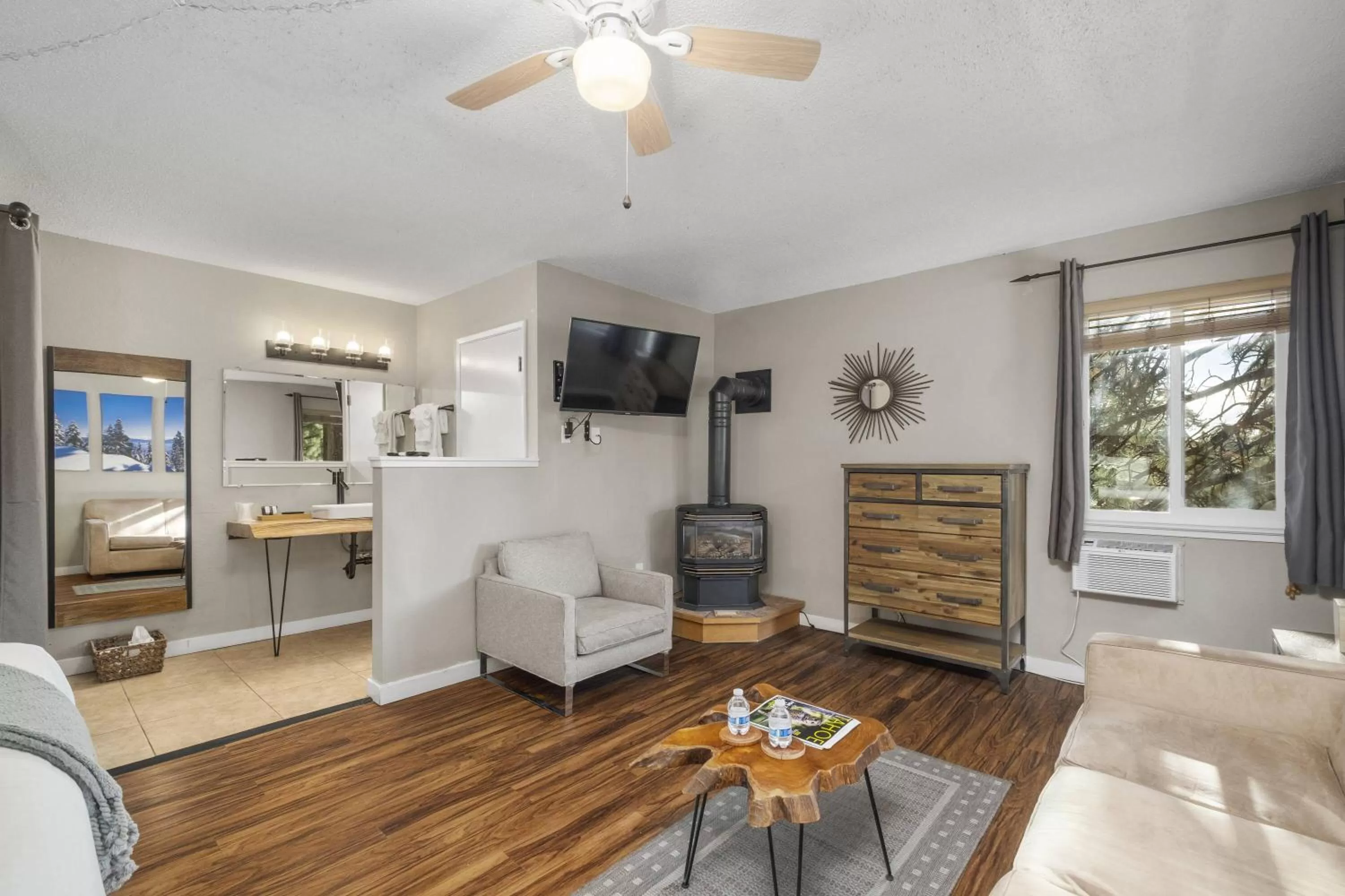 Living room in Resthaven Tahoe