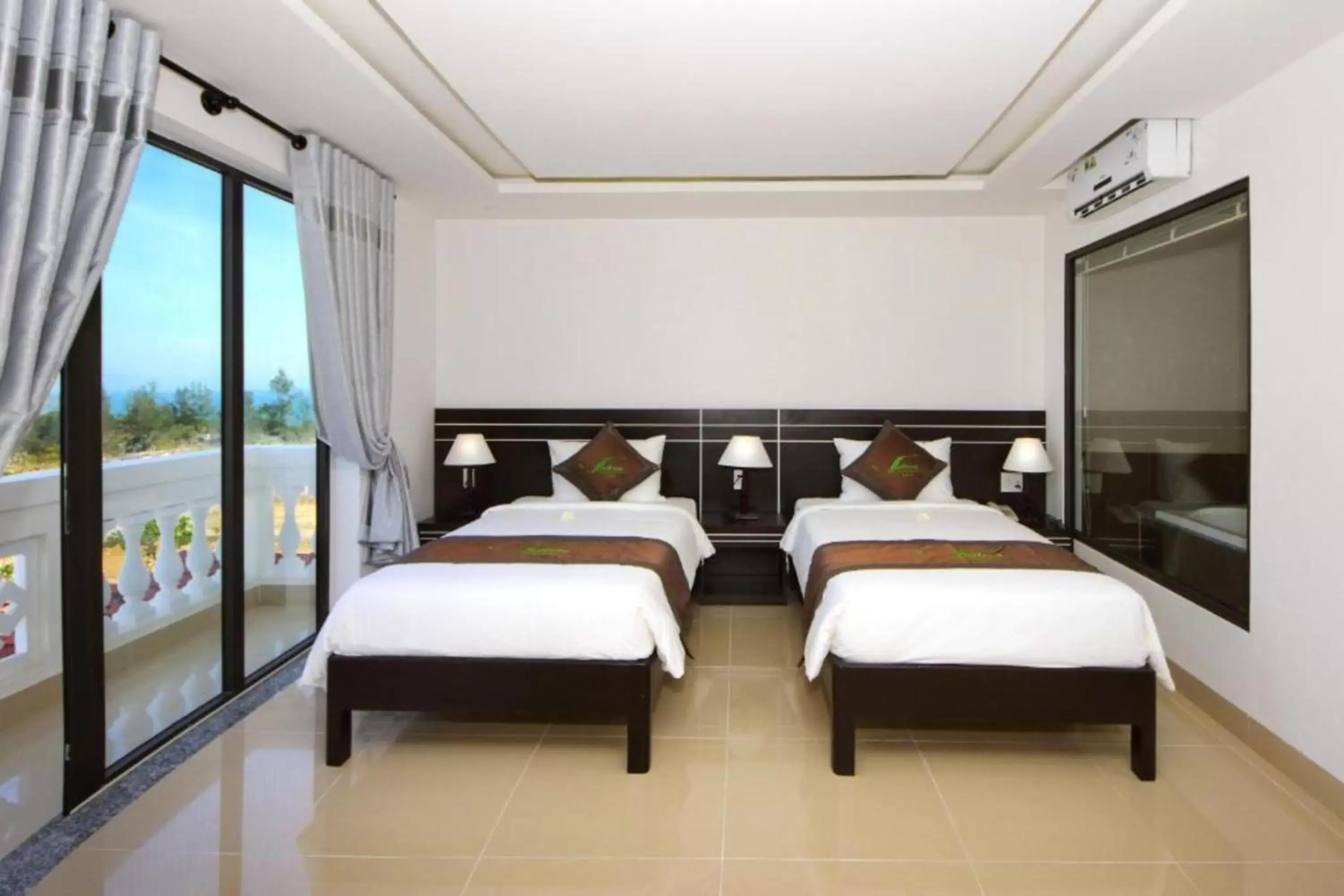 Triple Room with Balcony in Hotel Front Beach Triple Room with Balcony in Hotel Front Beach