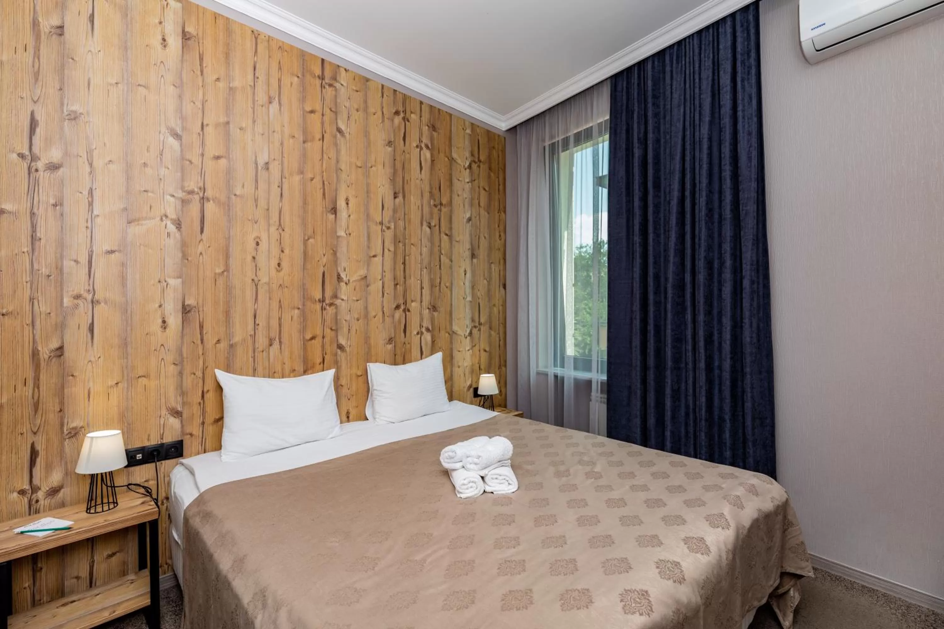 Bed in Old Side Corner